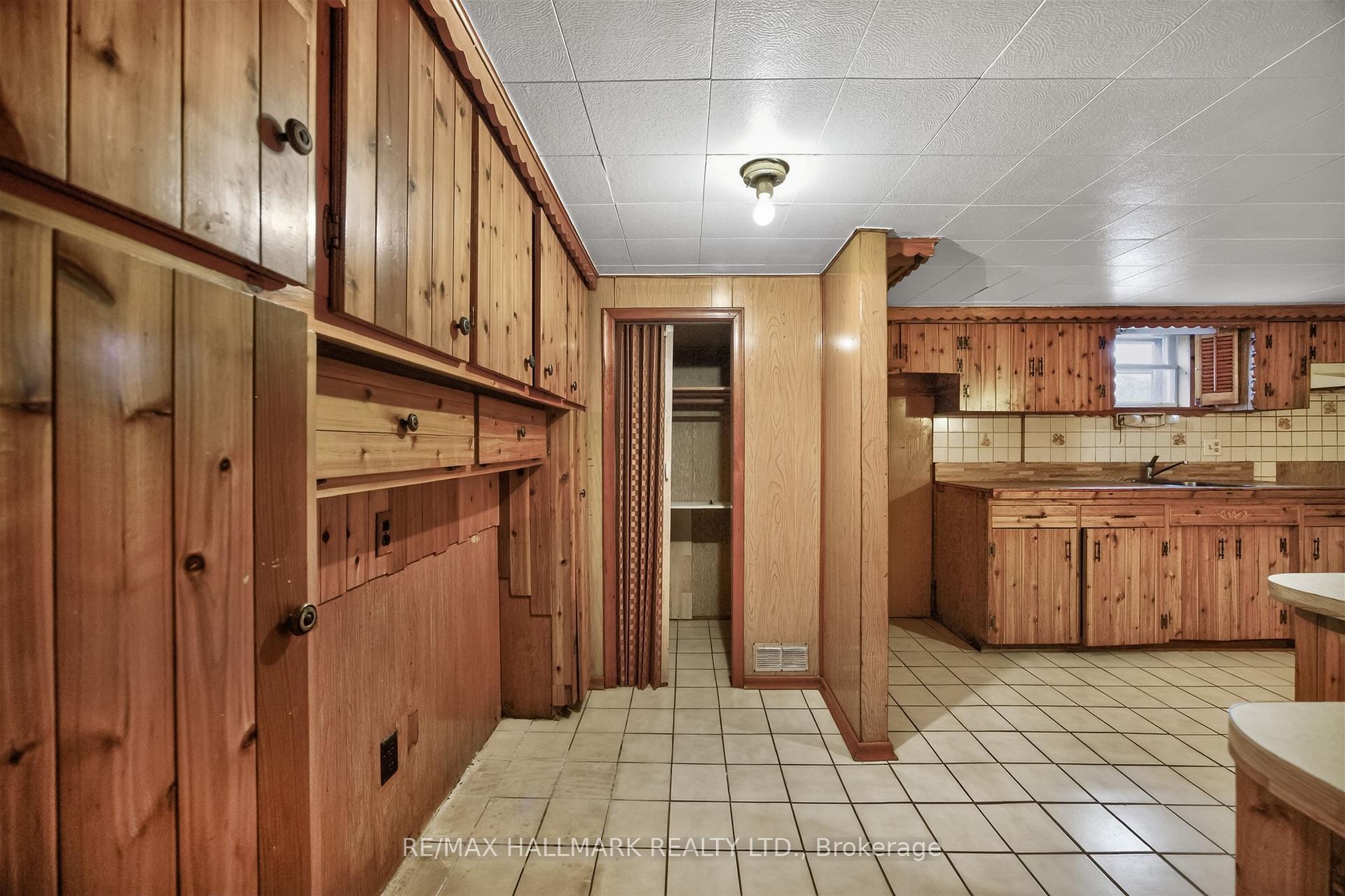 Photo 25 of 50 Dorking Crescent, North York, Downsview-Roding-CFB — HOMEH