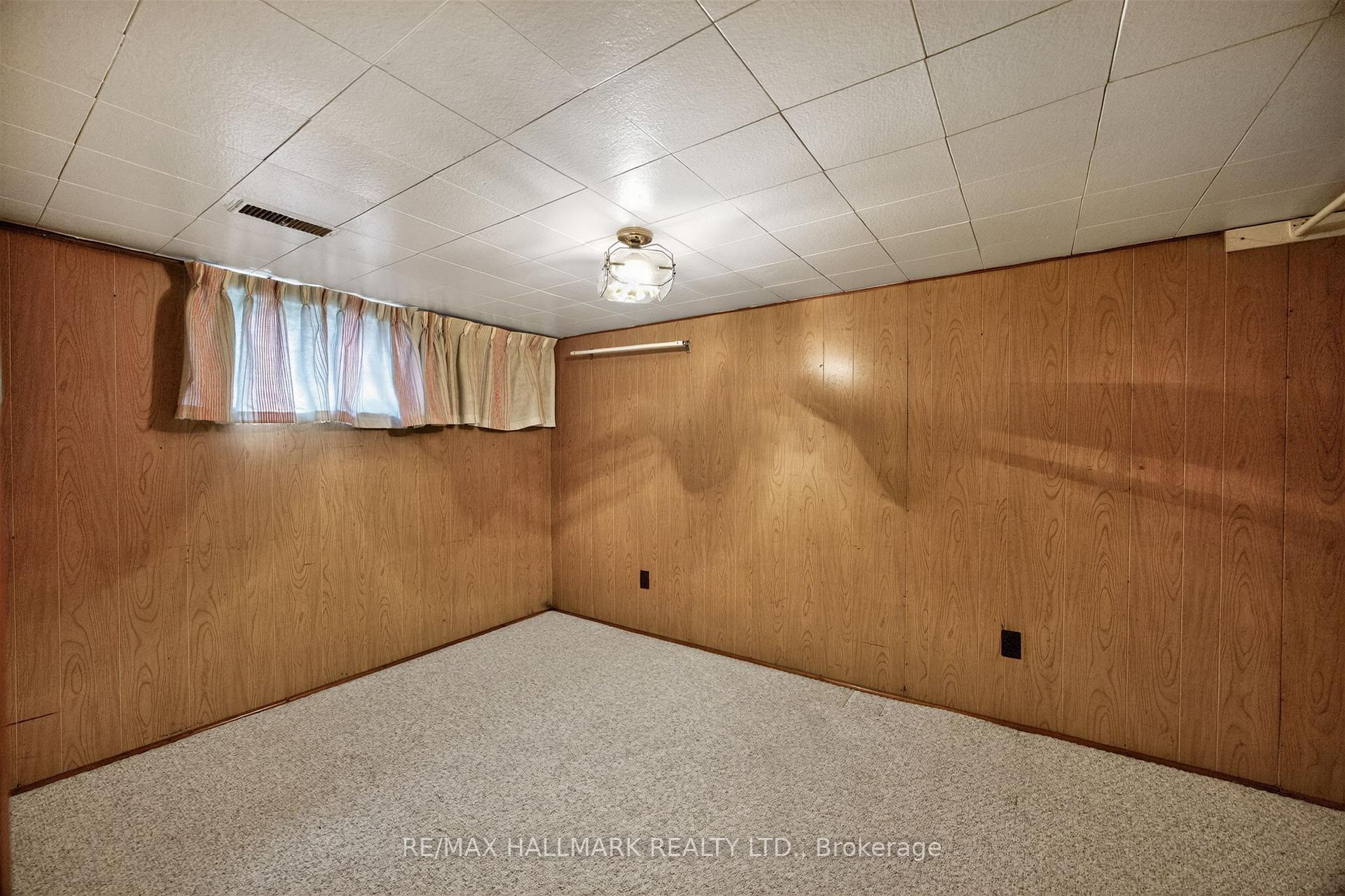 Photo 32 of 50 Dorking Crescent, North York, Downsview-Roding-CFB — HOMEH