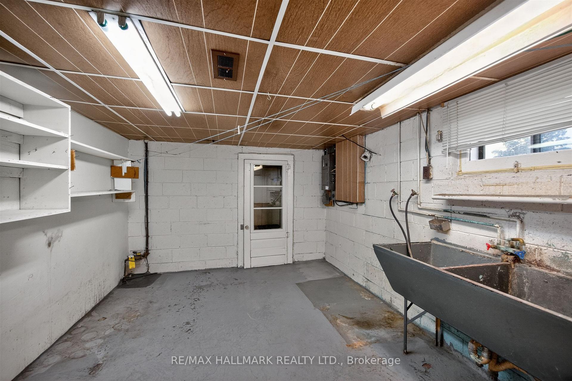 Photo 36 of 50 Dorking Crescent, North York, Downsview-Roding-CFB — HOMEH