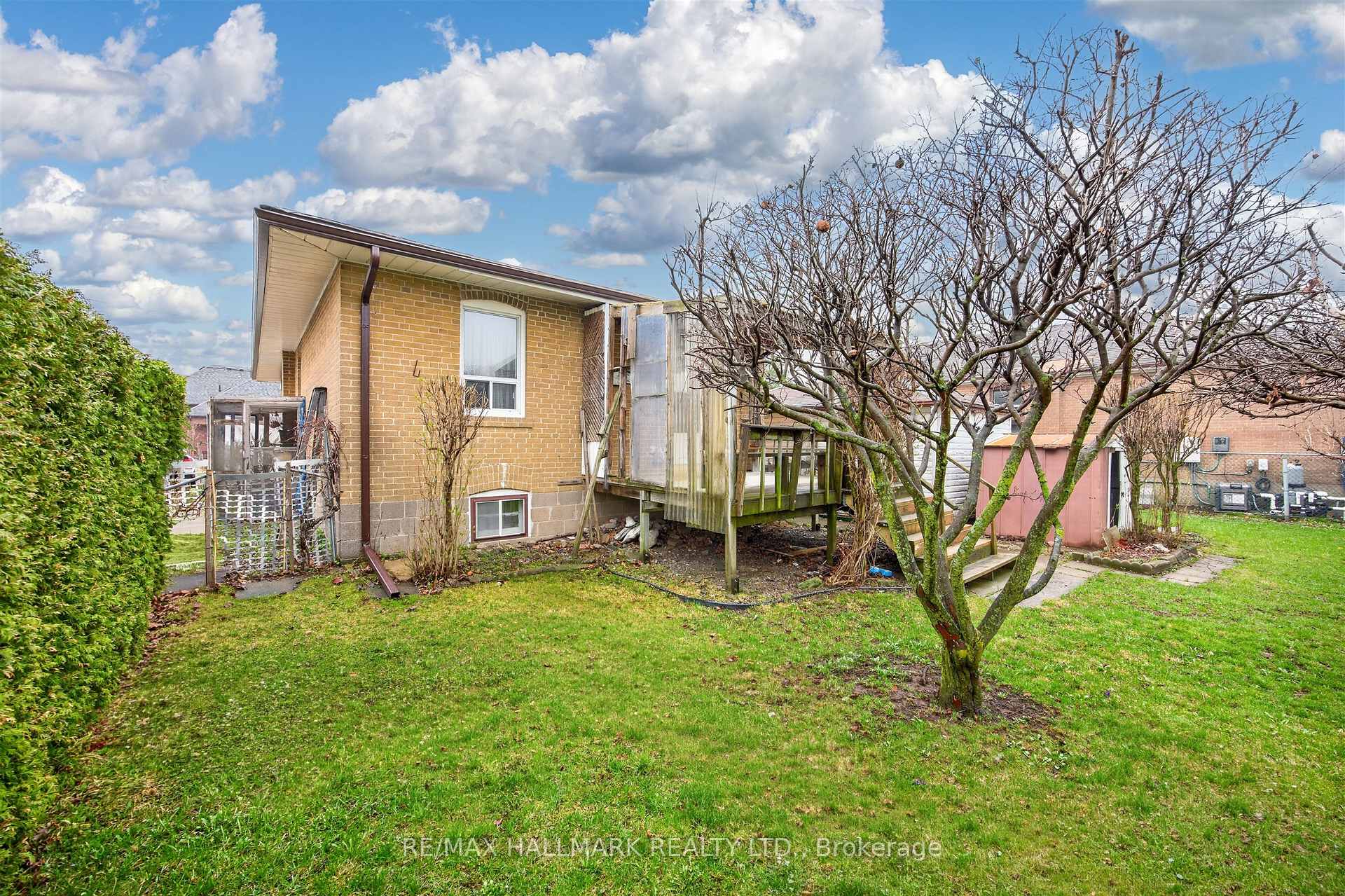Photo 38 of 50 Dorking Crescent, North York, Downsview-Roding-CFB — HOMEH