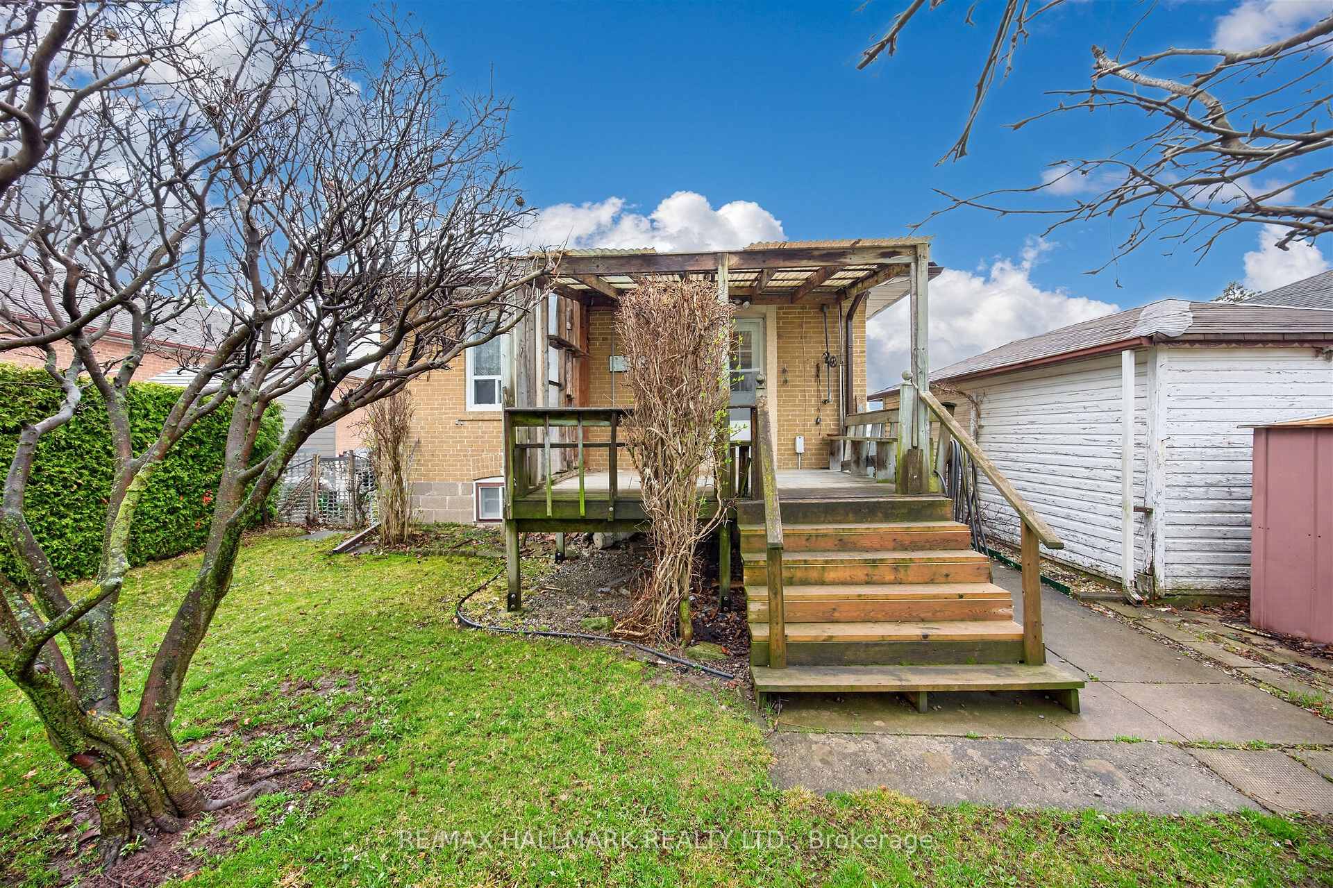Photo 39 of 50 Dorking Crescent, North York, Downsview-Roding-CFB — HOMEH