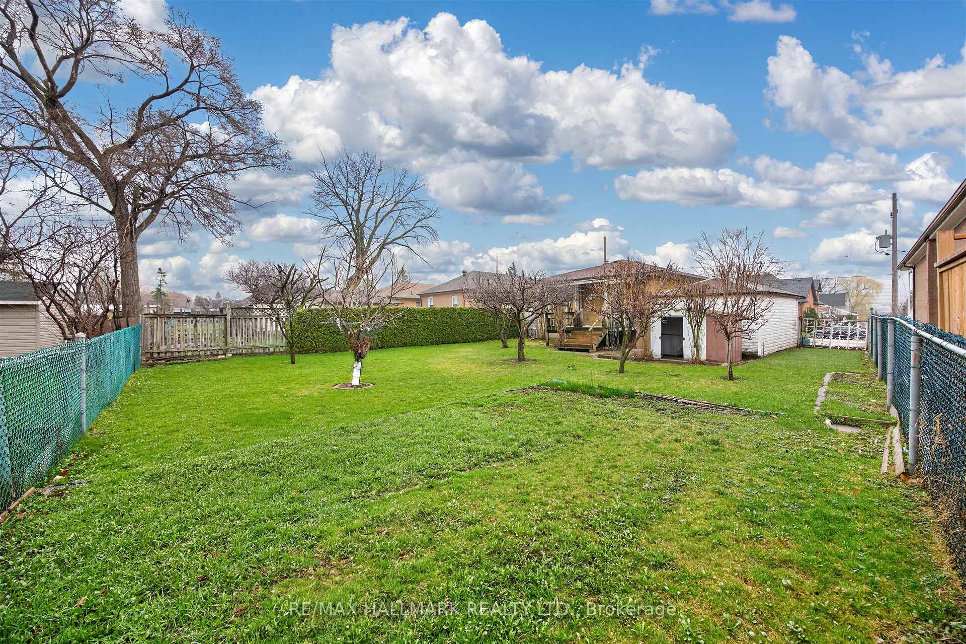 Photo 41 of 50 Dorking Crescent, North York, Downsview-Roding-CFB — HOMEH