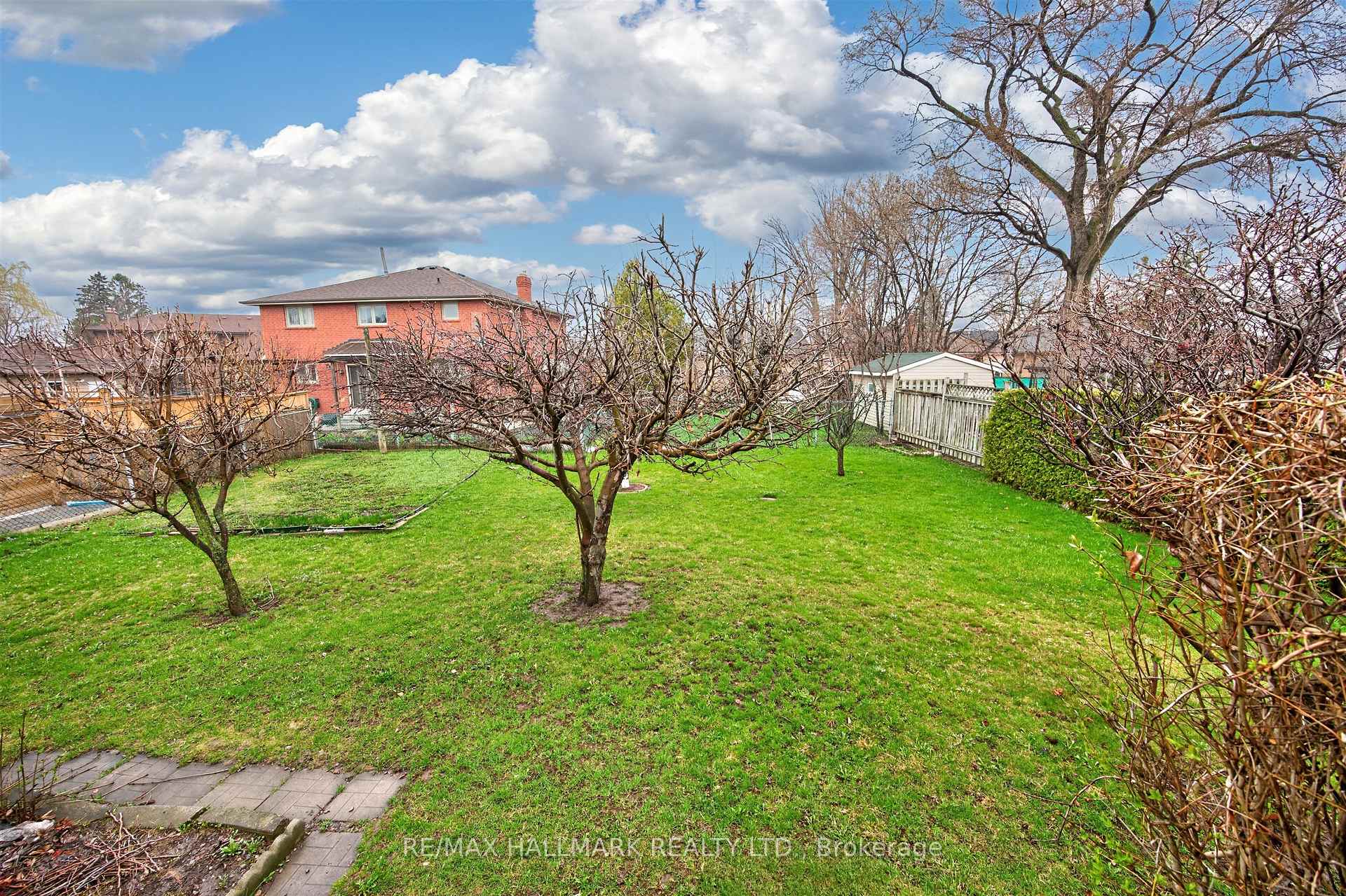 Photo 42 of 50 Dorking Crescent, North York, Downsview-Roding-CFB — HOMEH