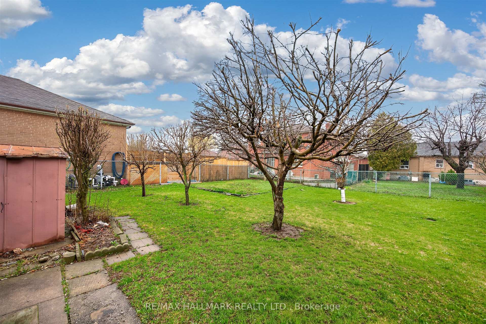 Photo 43 of 50 Dorking Crescent, North York, Downsview-Roding-CFB — HOMEH