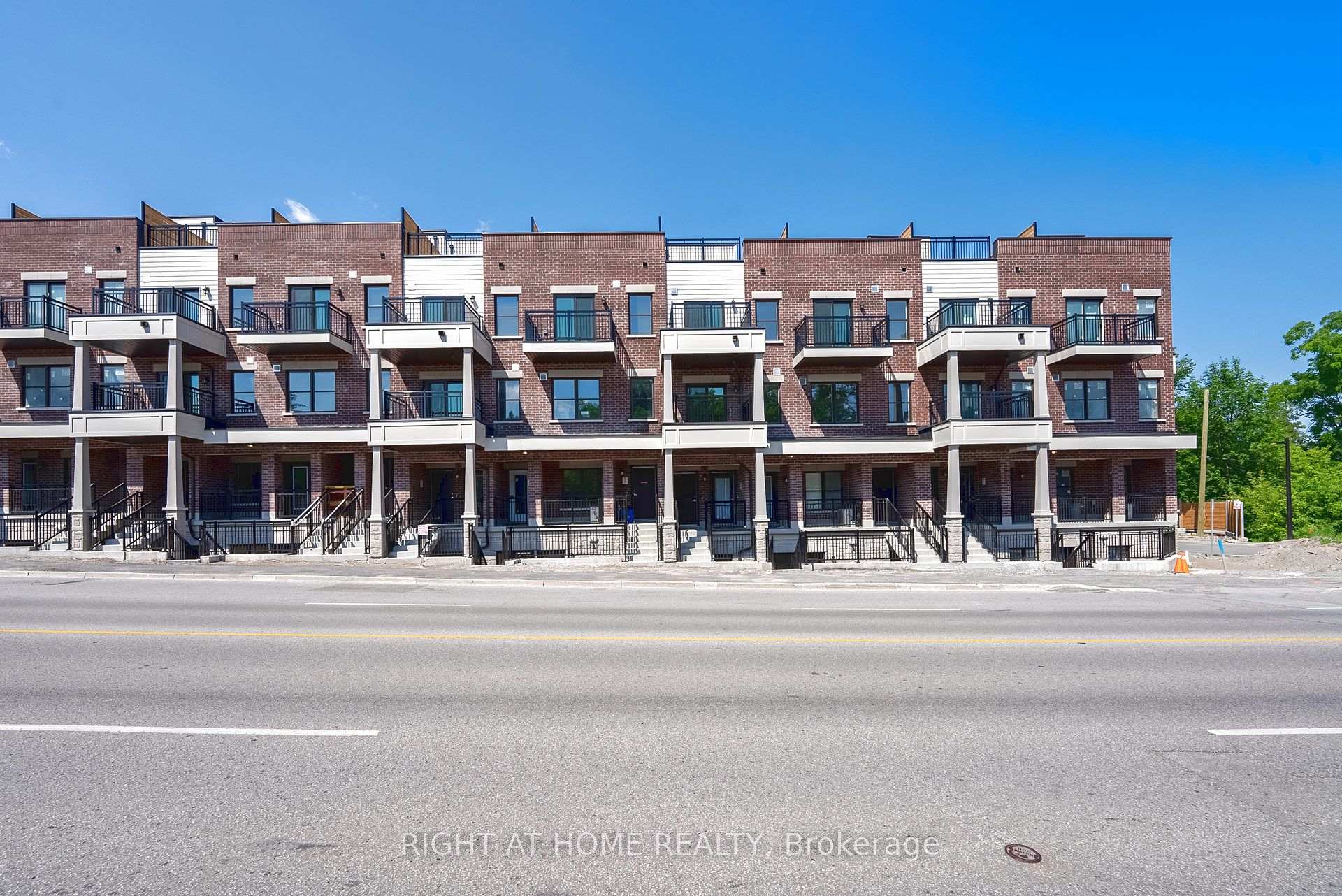 Photo 1 of Unit 102, 15100 Yonge Street, Aurora, Aurora Village — HOMEH