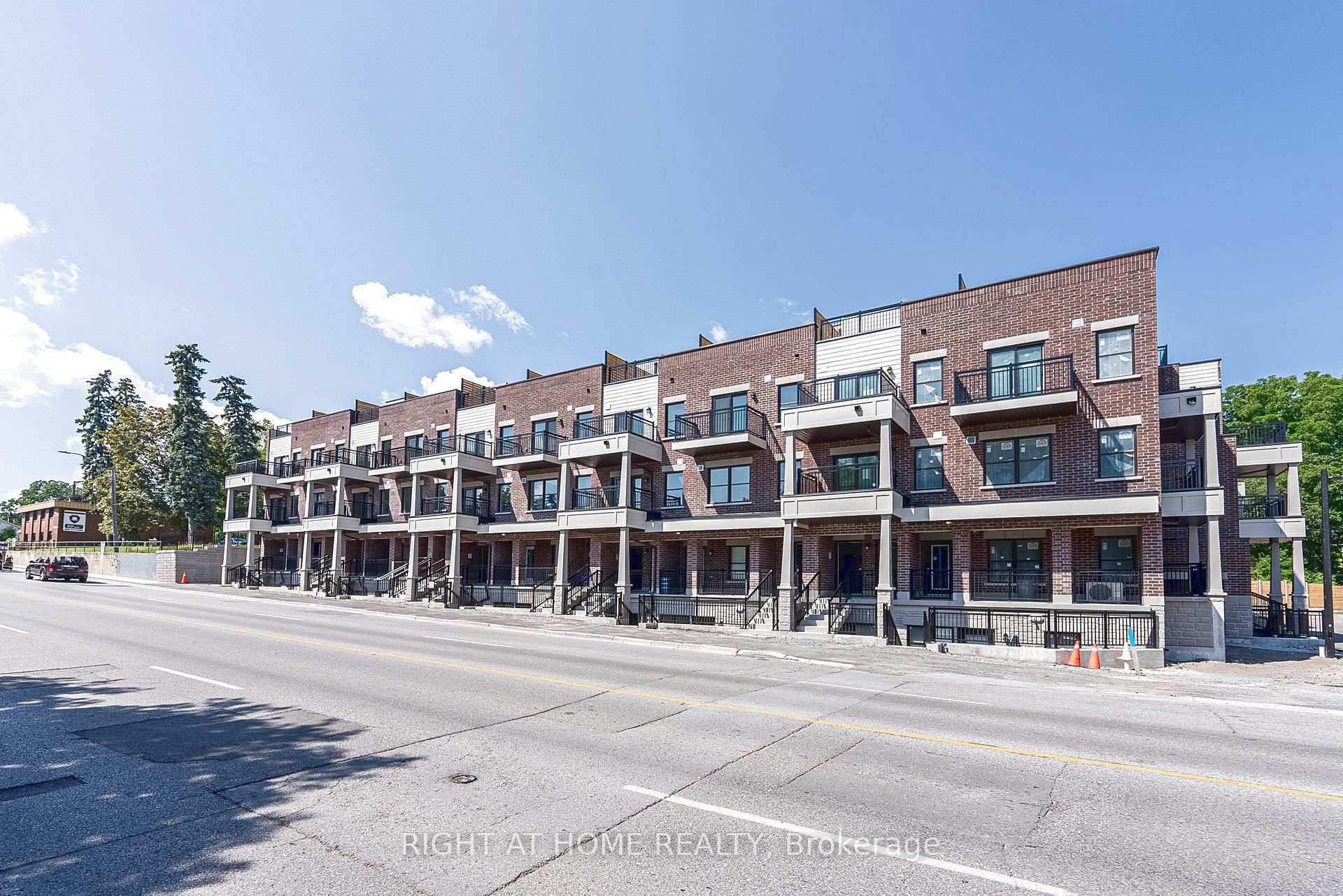 Photo 2 of Unit 102, 15100 Yonge Street, Aurora, Aurora Village — HOMEH