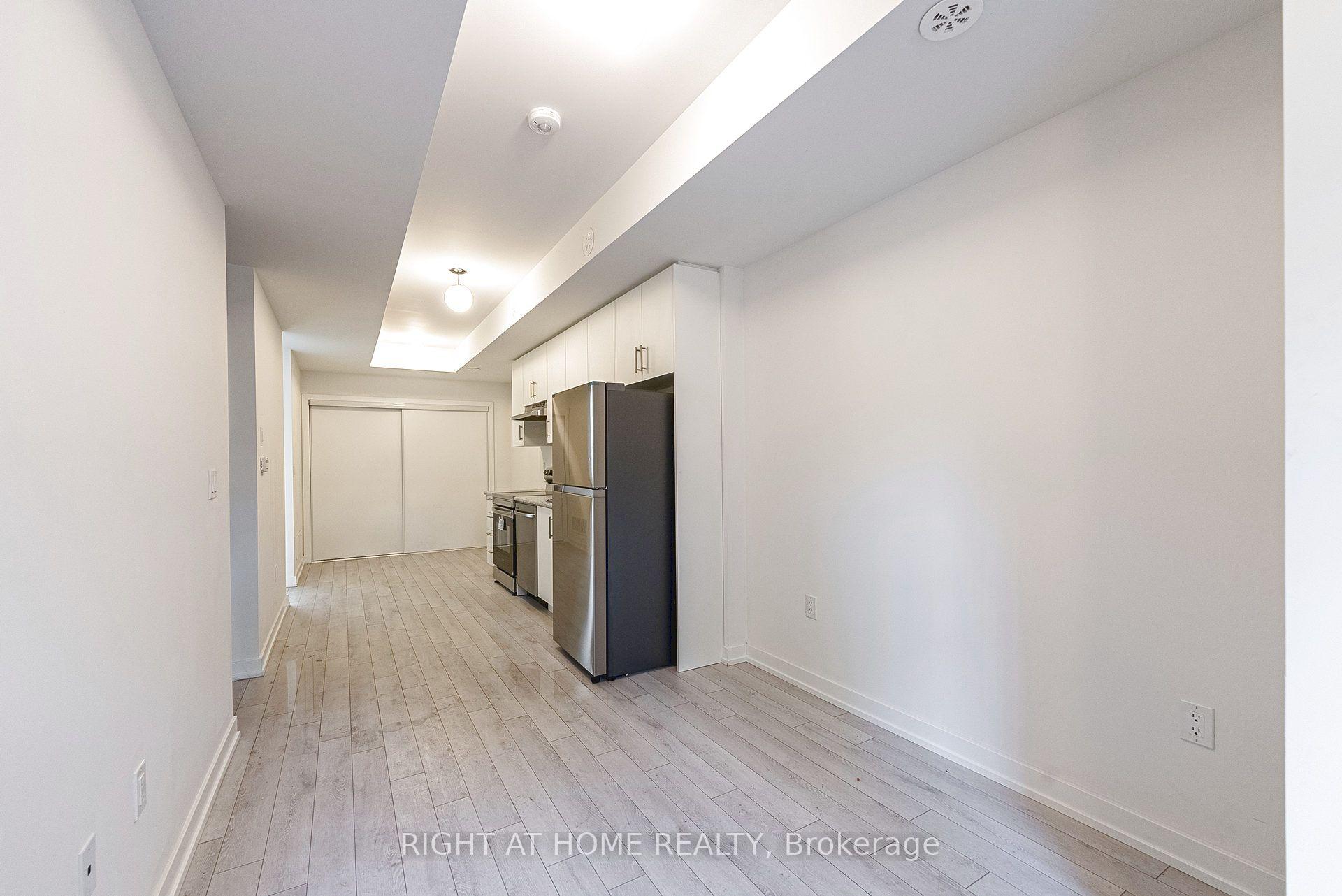 Photo 5 of Unit 102, 15100 Yonge Street, Aurora, Aurora Village — HOMEH