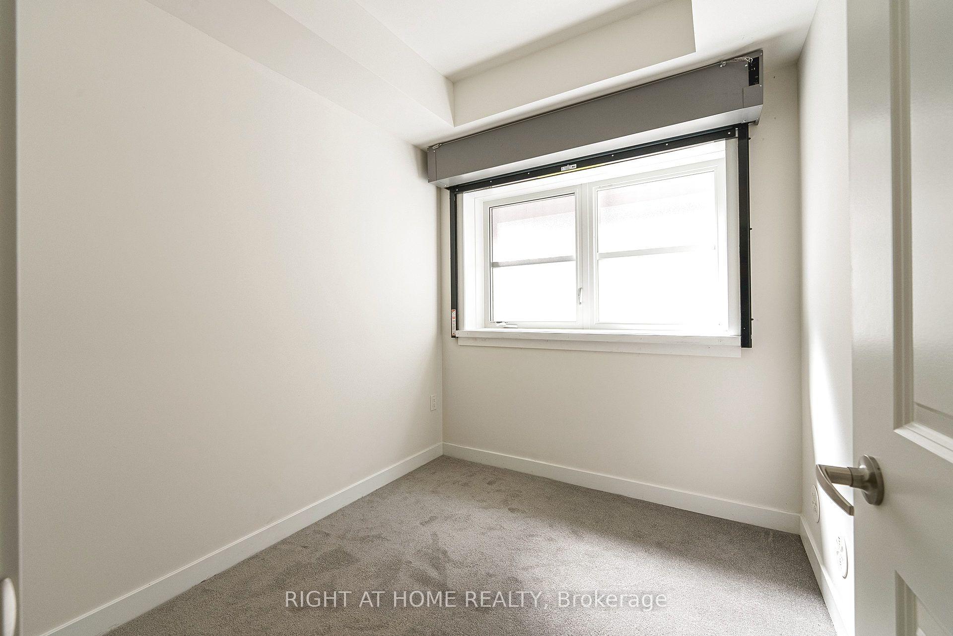 Photo 11 of Unit 102, 15100 Yonge Street, Aurora, Aurora Village — HOMEH