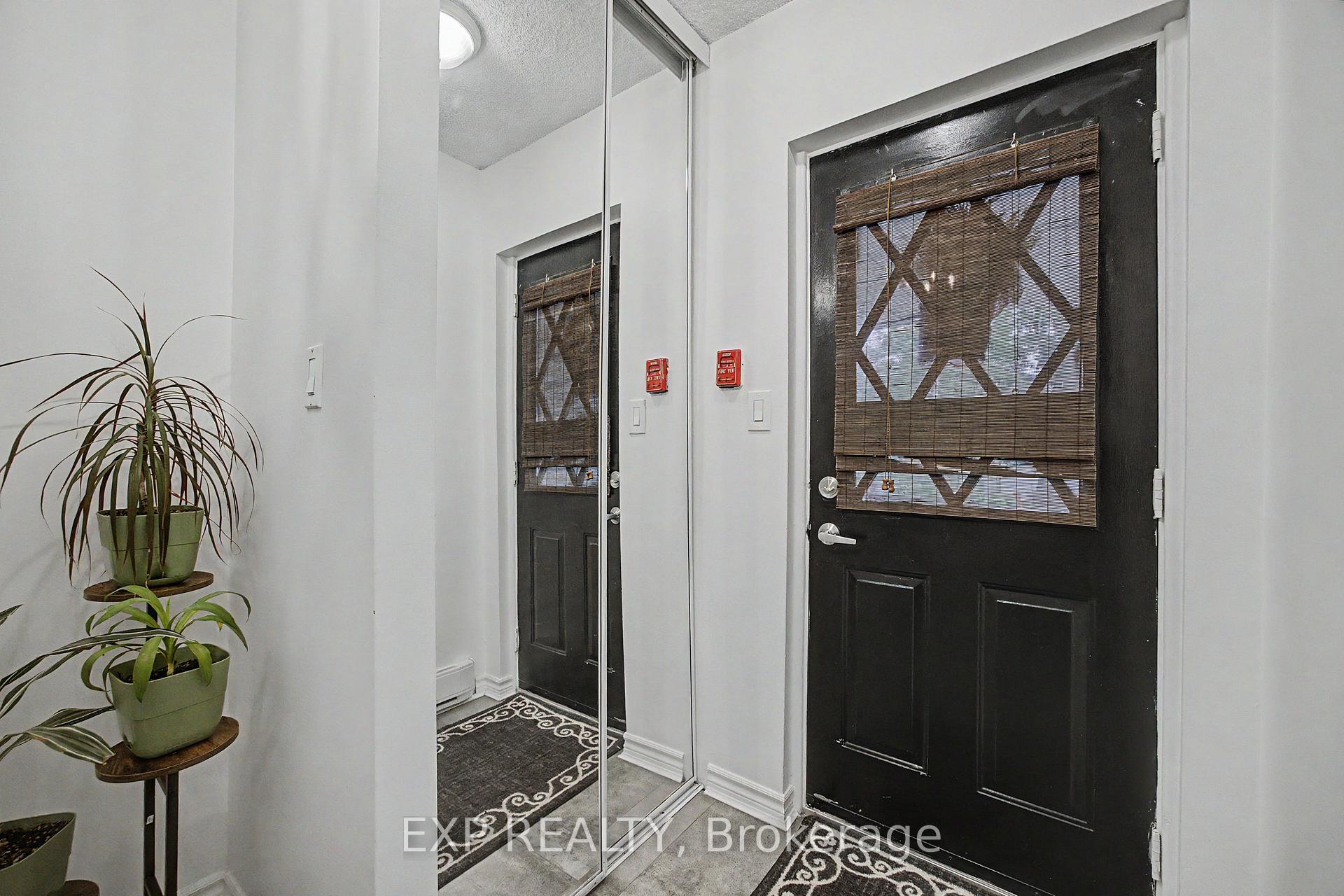 Photo 2 of Unit 501, 1000 Cedarglen Gate, Mississauga, Erindale — HOMEH