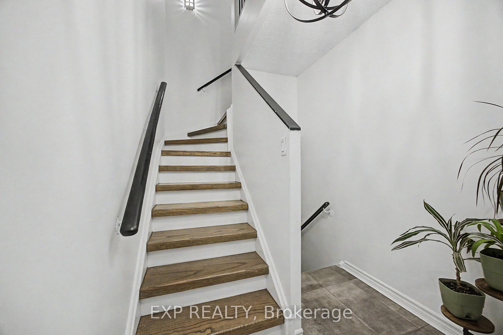 Photo 3 of Unit 501, 1000 Cedarglen Gate, Mississauga, Erindale — HOMEH