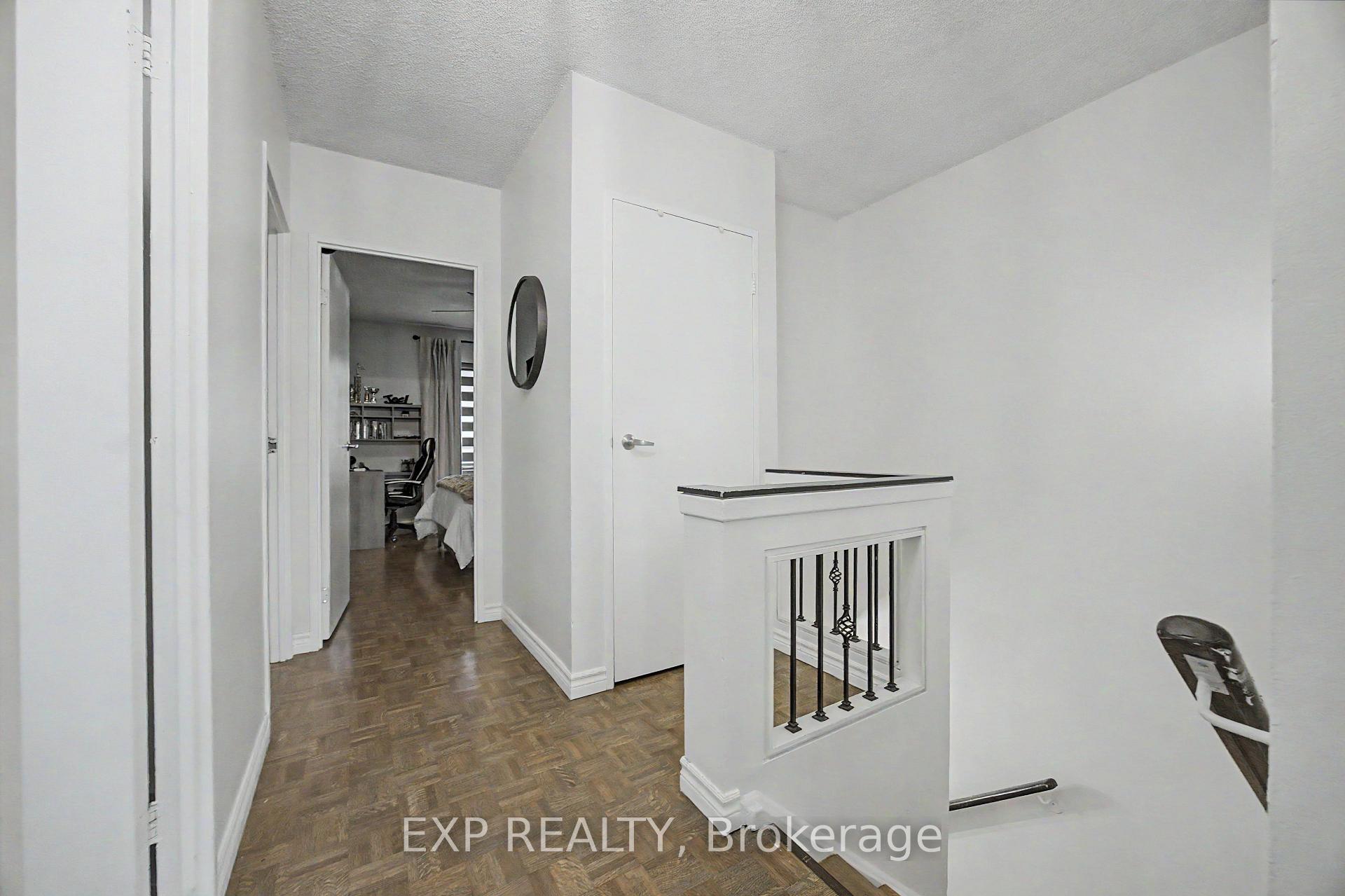 Photo 4 of Unit 501, 1000 Cedarglen Gate, Mississauga, Erindale — HOMEH