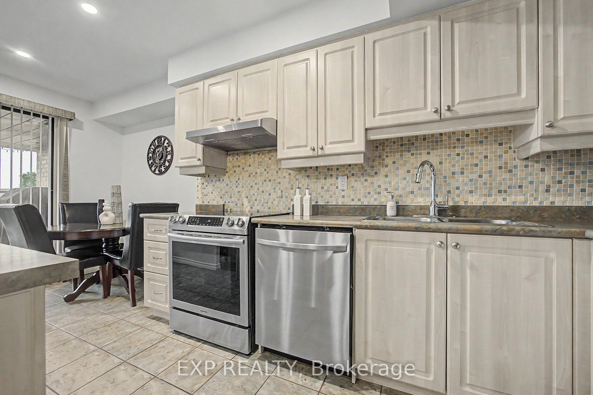 Photo 7 of Unit 501, 1000 Cedarglen Gate, Mississauga, Erindale — HOMEH