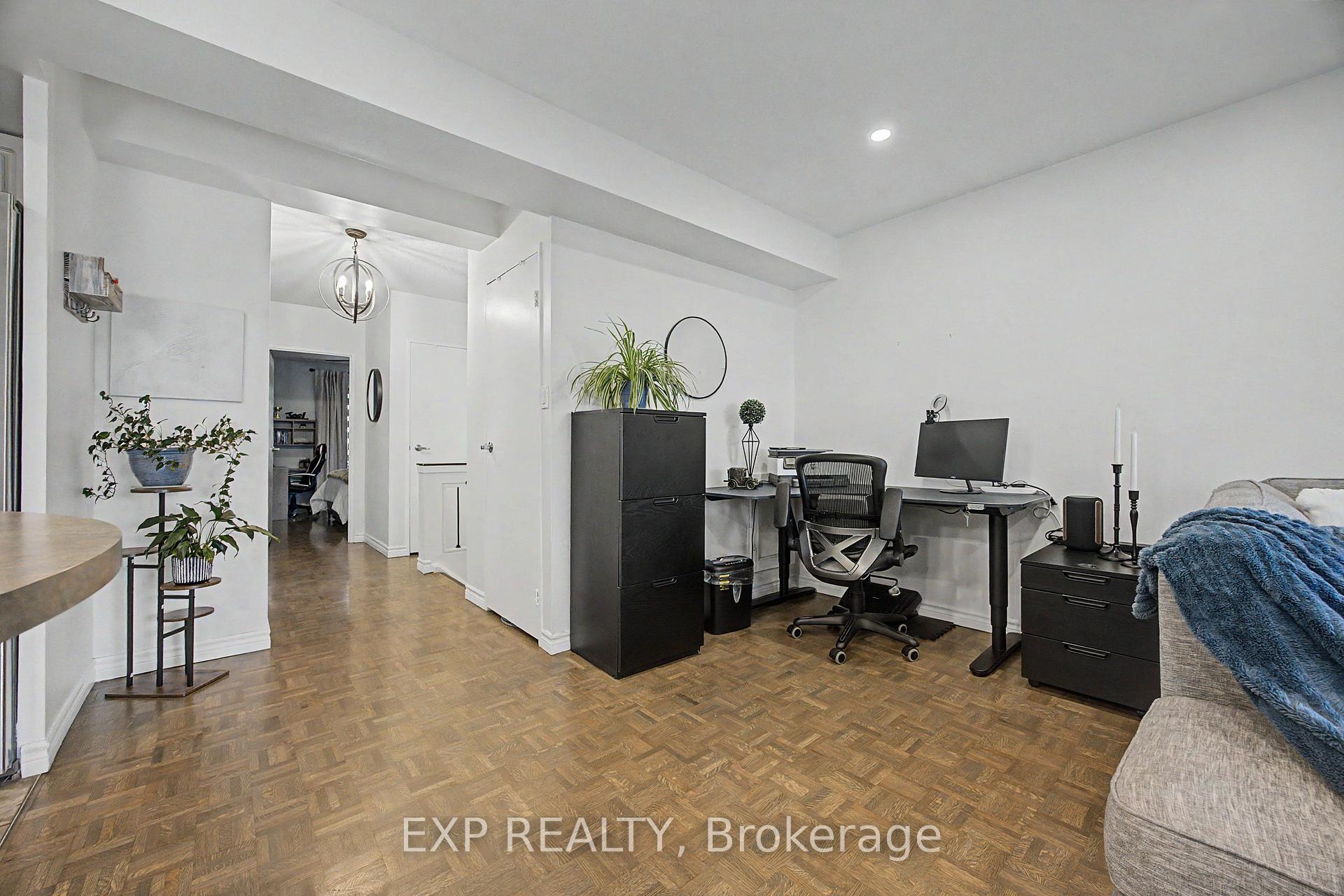 Photo 10 of Unit 501, 1000 Cedarglen Gate, Mississauga, Erindale — HOMEH