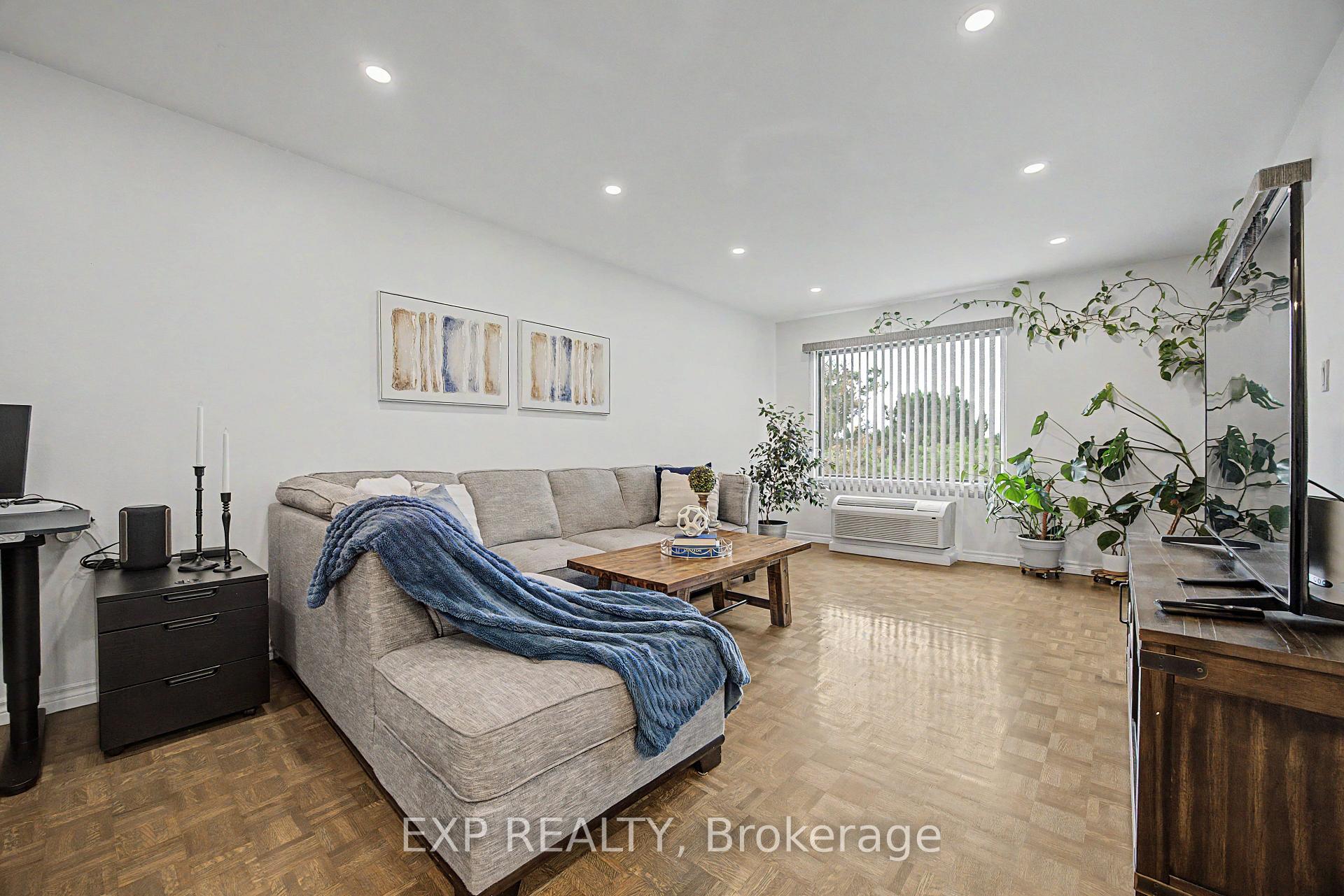 Photo 11 of Unit 501, 1000 Cedarglen Gate, Mississauga, Erindale — HOMEH