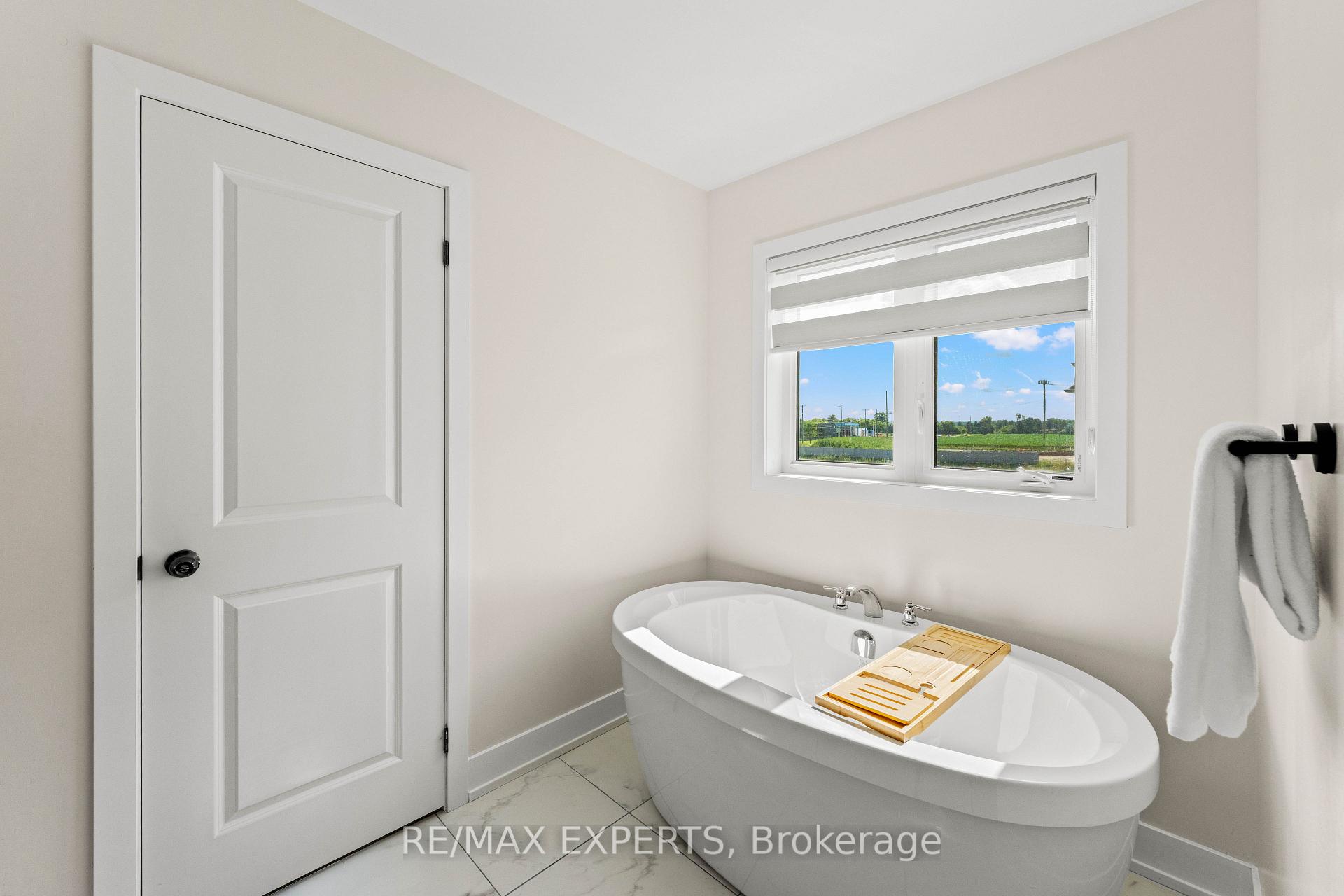 Photo 23 of 10 Lawrence D. Pridham Avenue, New Tecumseth, Alliston — HOMEH