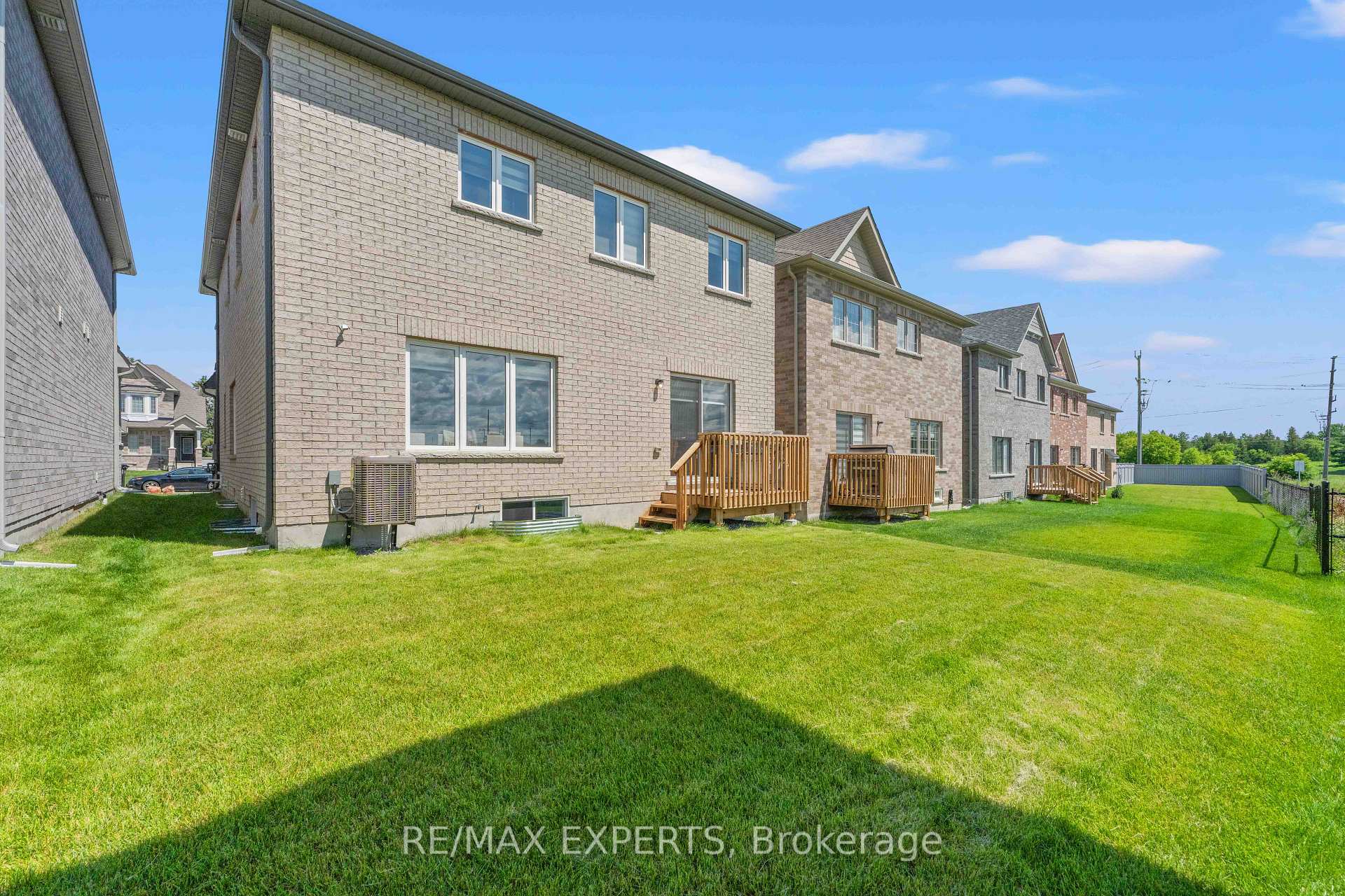 Photo 37 of 10 Lawrence D. Pridham Avenue, New Tecumseth, Alliston — HOMEH