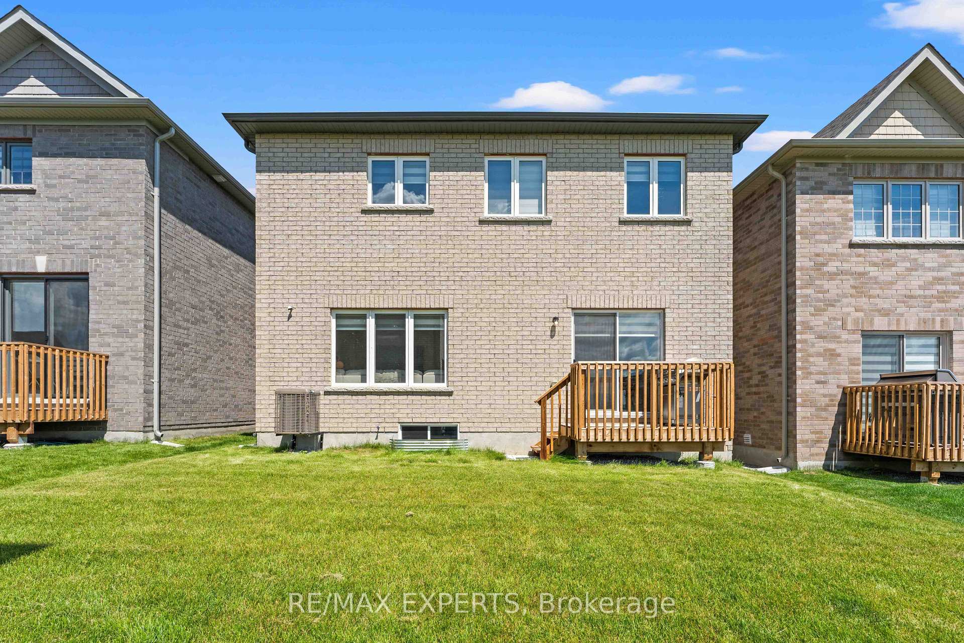 Photo 38 of 10 Lawrence D. Pridham Avenue, New Tecumseth, Alliston — HOMEH