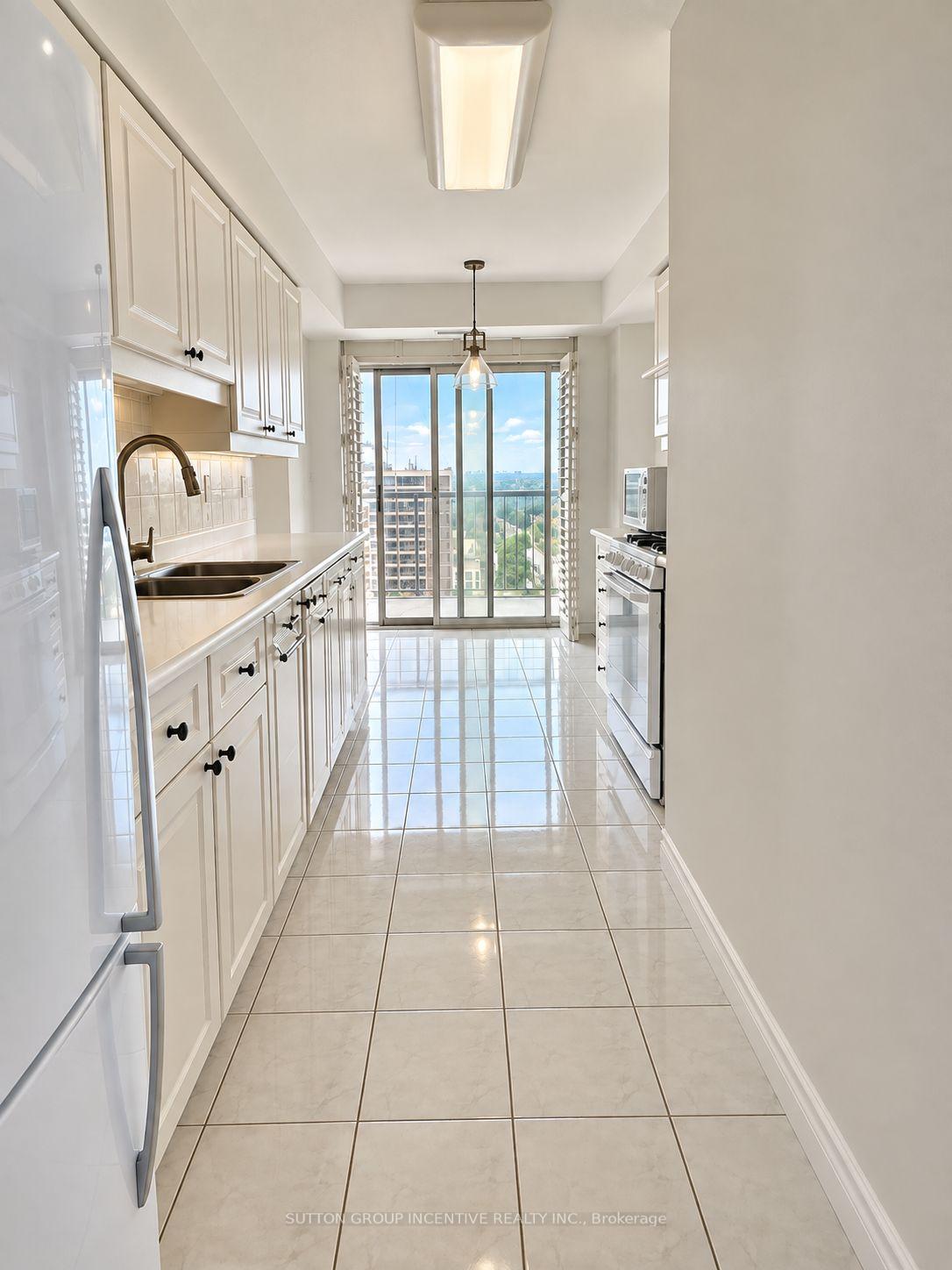 Photo 4 of Unit 1803, 265 Ridley Boulevard, Toronto, Bedford Park-Nortown — HOMEH
