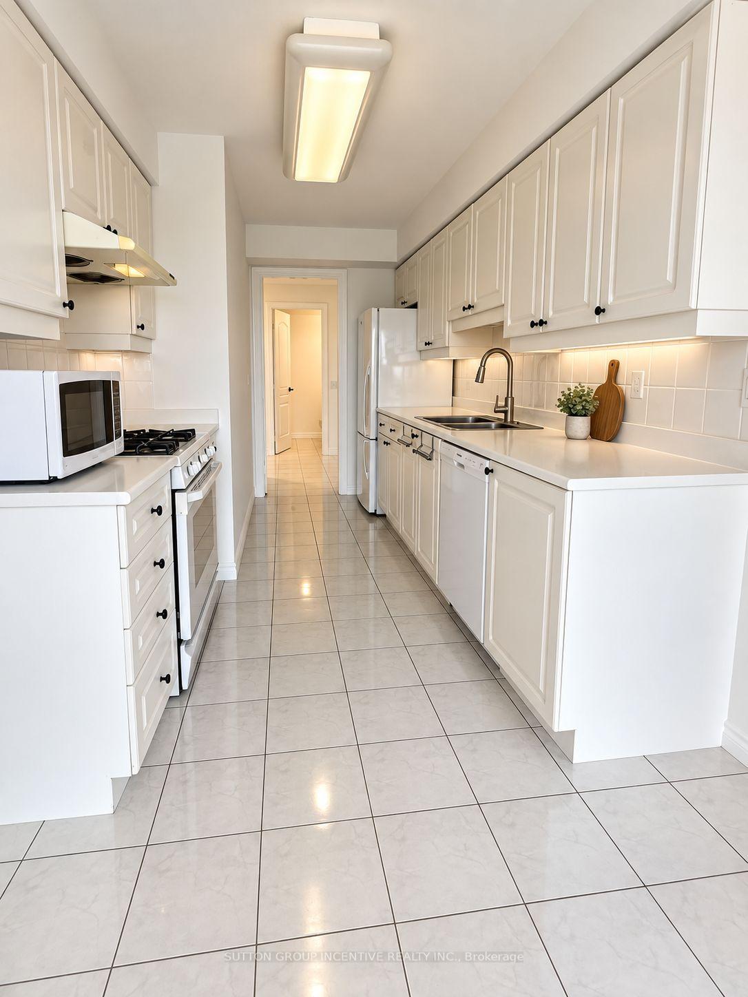 Photo 5 of Unit 1803, 265 Ridley Boulevard, Toronto, Bedford Park-Nortown — HOMEH