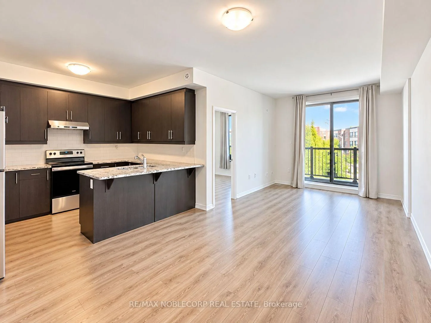 Photo 6 of Unit 2, 620 Rexdale Boulevard, Etobicoke, West Humber-Clairville — HOMEH