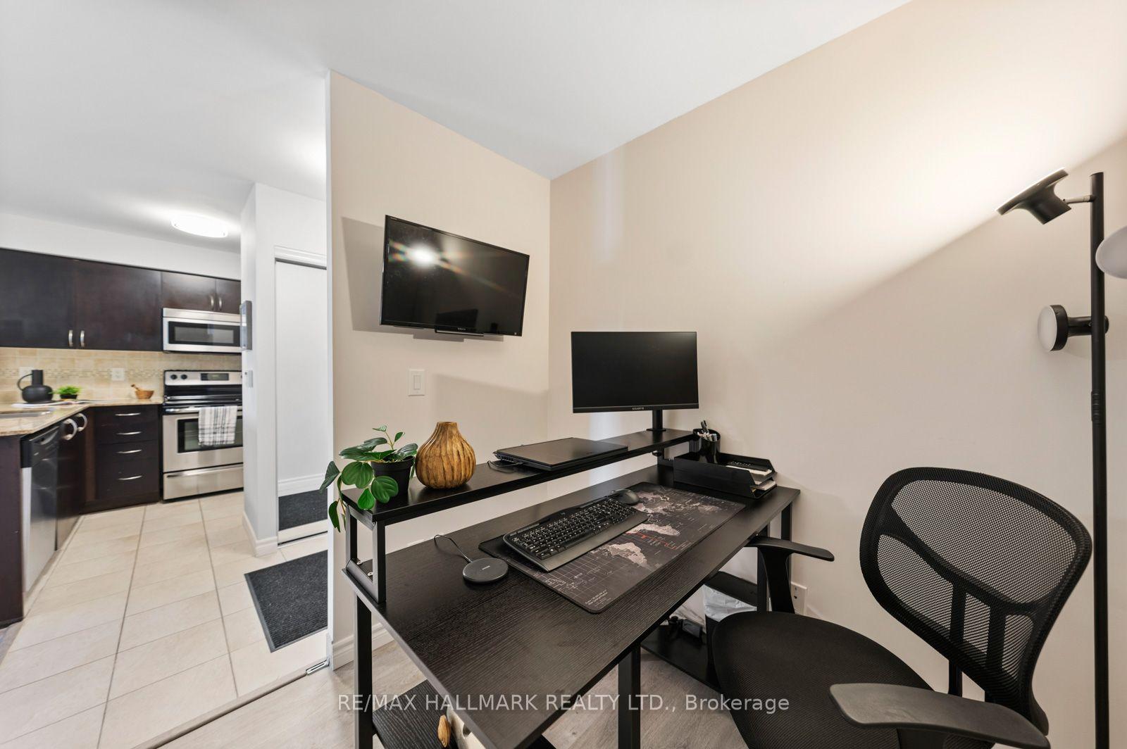 Photo 7 of Unit LPH6, 75 King William Crescent, Richmond Hill, Langstaff — HOMEH