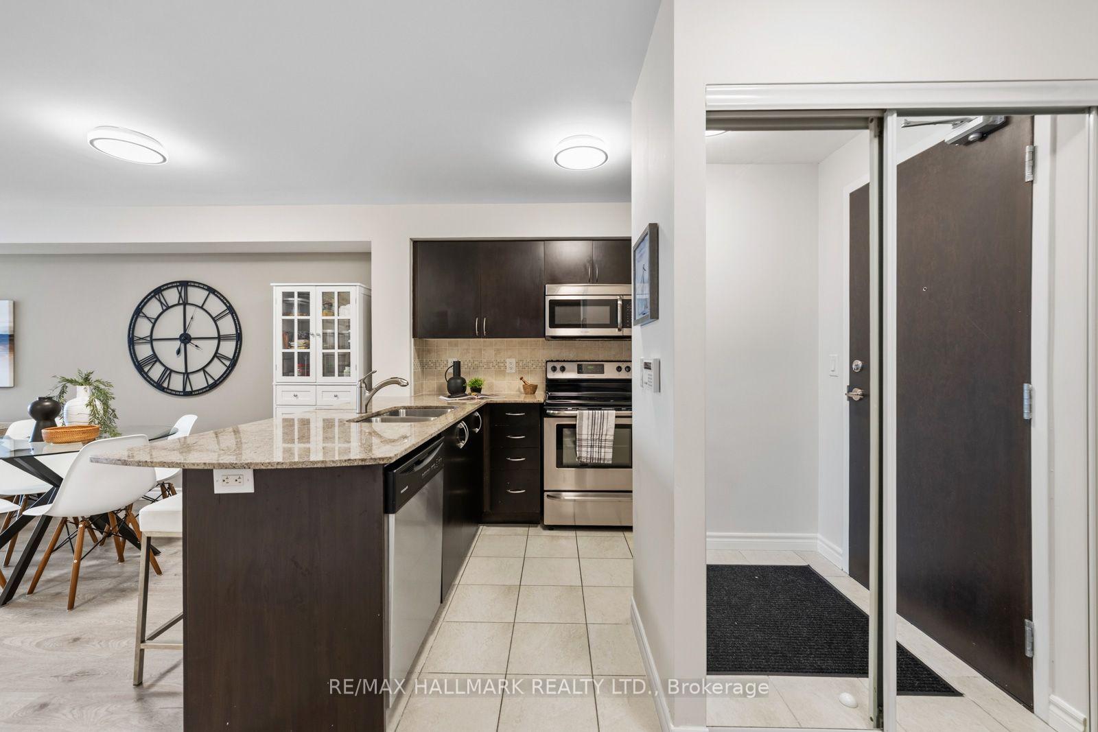 Photo 8 of Unit LPH6, 75 King William Crescent, Richmond Hill, Langstaff — HOMEH