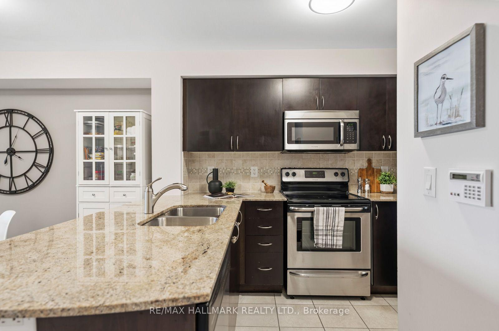 Photo 9 of Unit LPH6, 75 King William Crescent, Richmond Hill, Langstaff — HOMEH