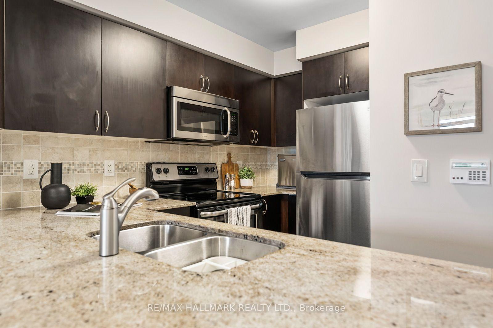 Photo 10 of Unit LPH6, 75 King William Crescent, Richmond Hill, Langstaff — HOMEH
