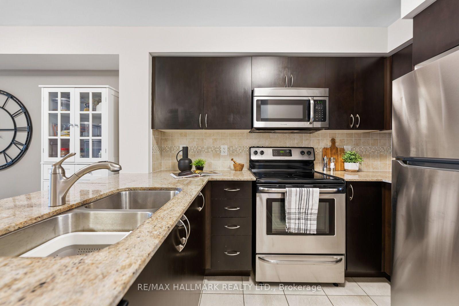 Photo 12 of Unit LPH6, 75 King William Crescent, Richmond Hill, Langstaff — HOMEH