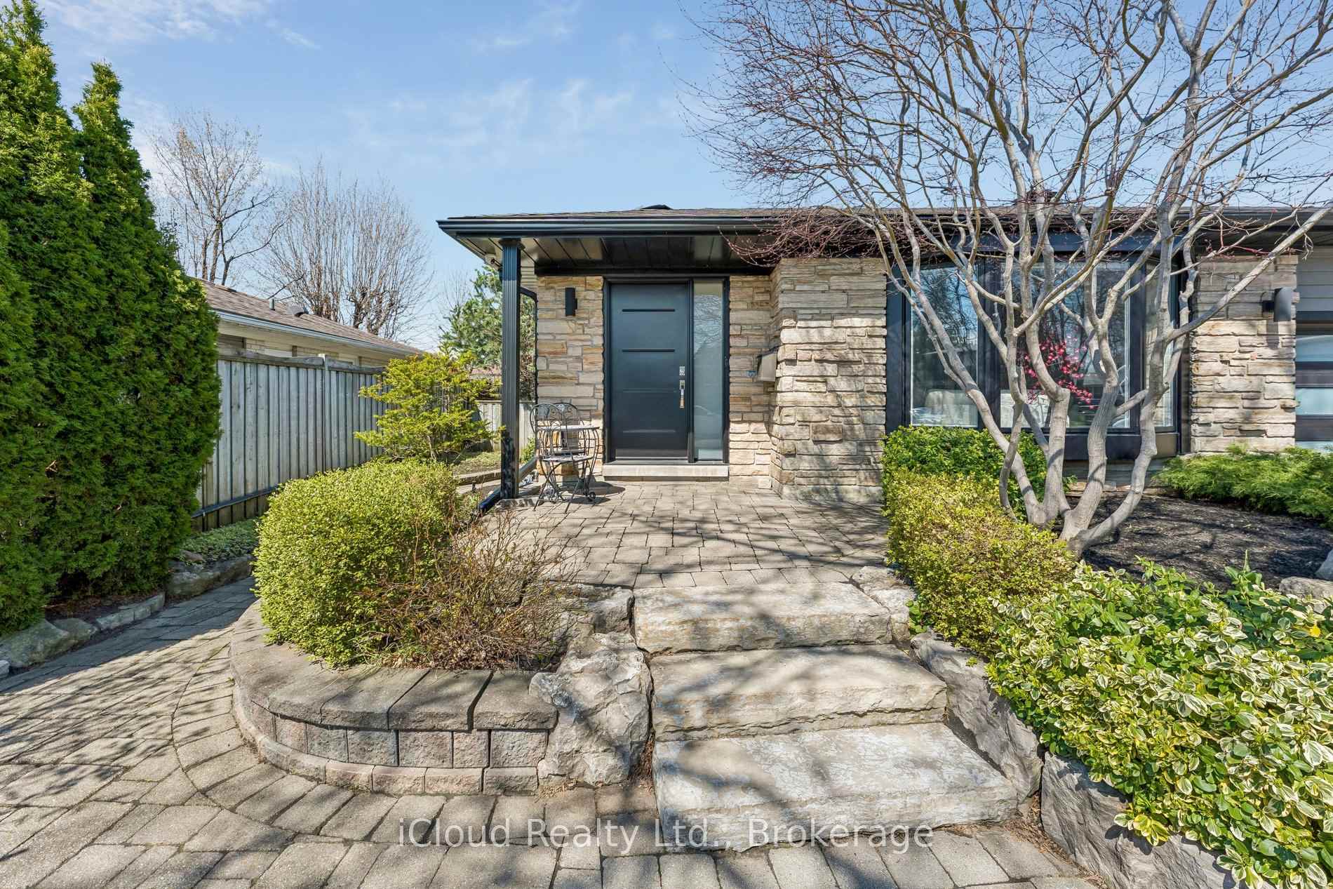 Photo 2 of 43 Ferndale Crescent, Brampton, Brampton East — HOMEH