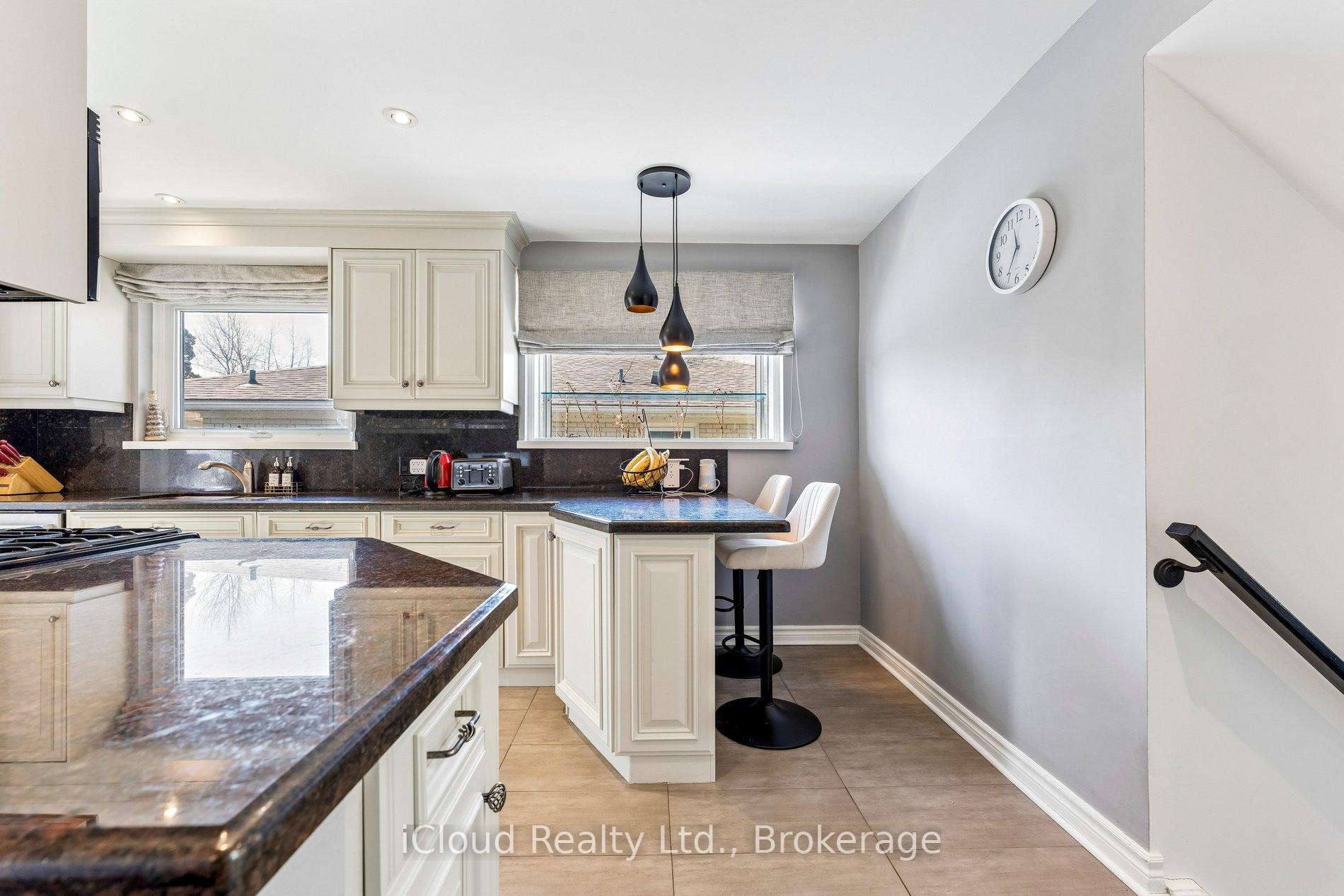Photo 10 of 43 Ferndale Crescent, Brampton, Brampton East — HOMEH