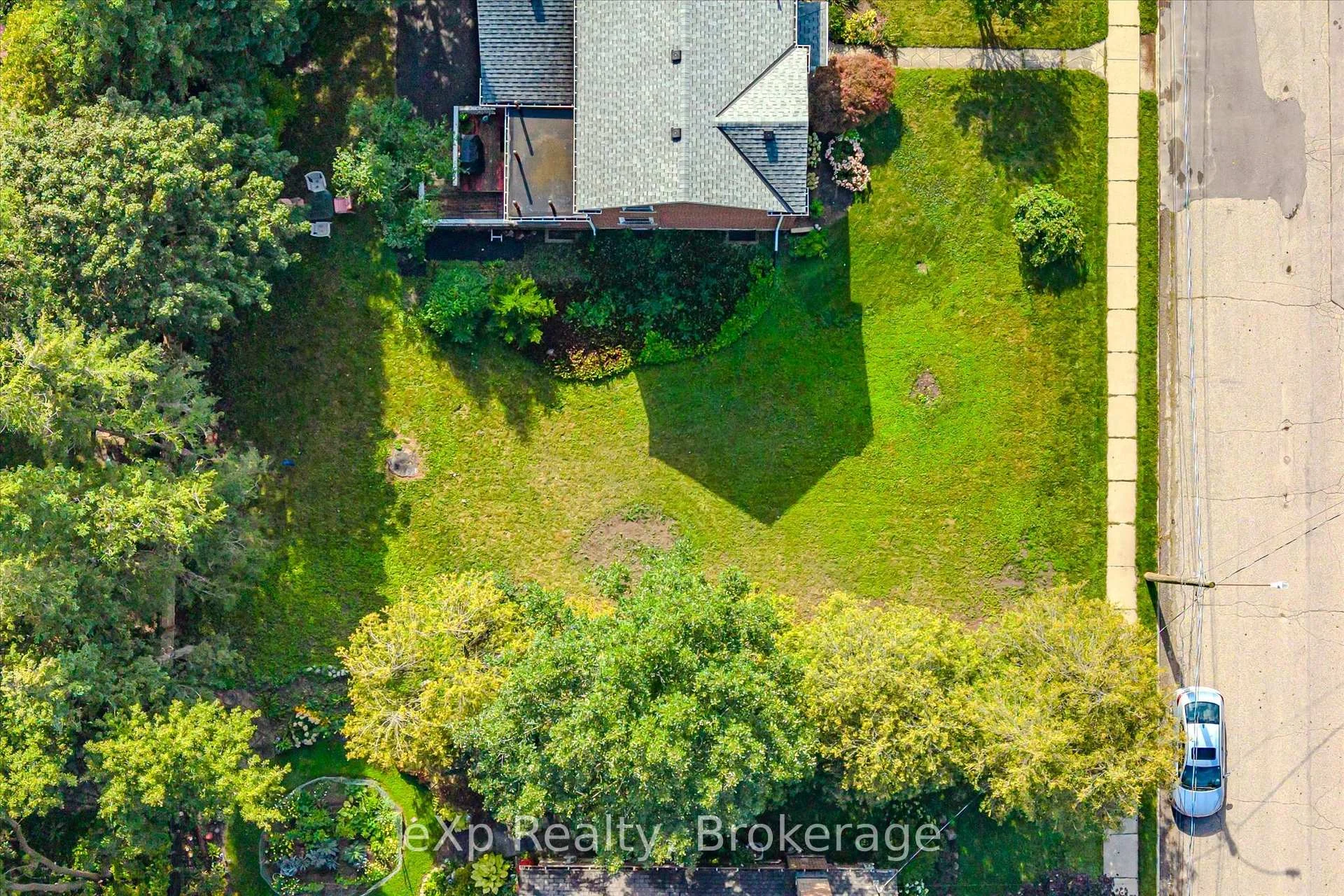 Photo 7 of 18 Prospect Avenue, Guelph, St. George's — HOMEH