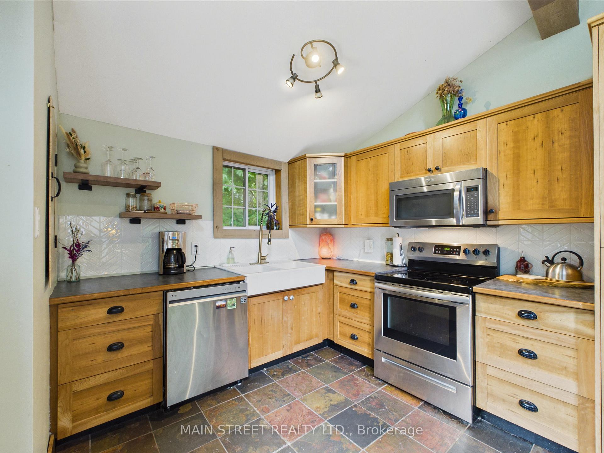 Photo 6 of 1063 Sherwood Forest Road, Bracebridge, Oakley — HOMEH