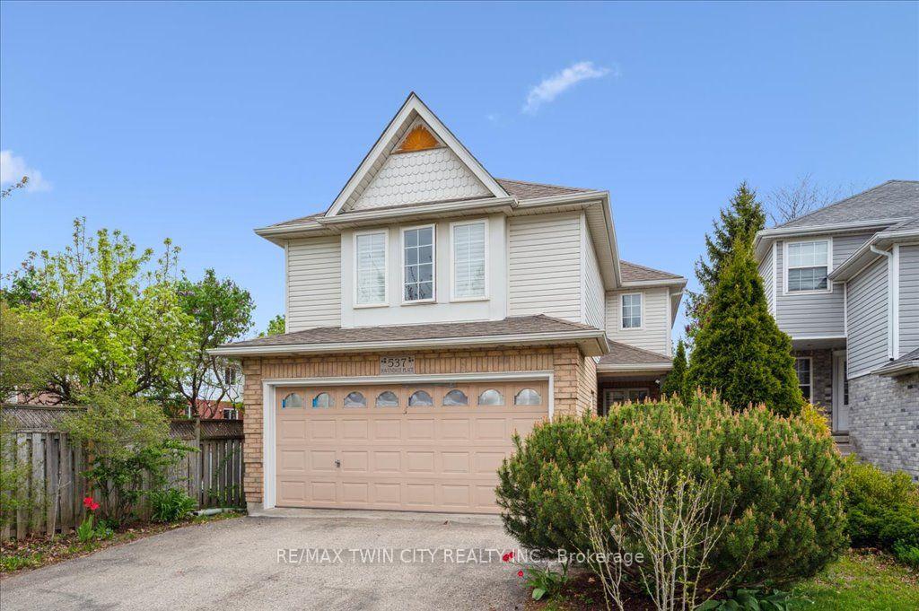 Photo 4 of 537 Havendale Place, Waterloo, Laurelwood — HOMEH