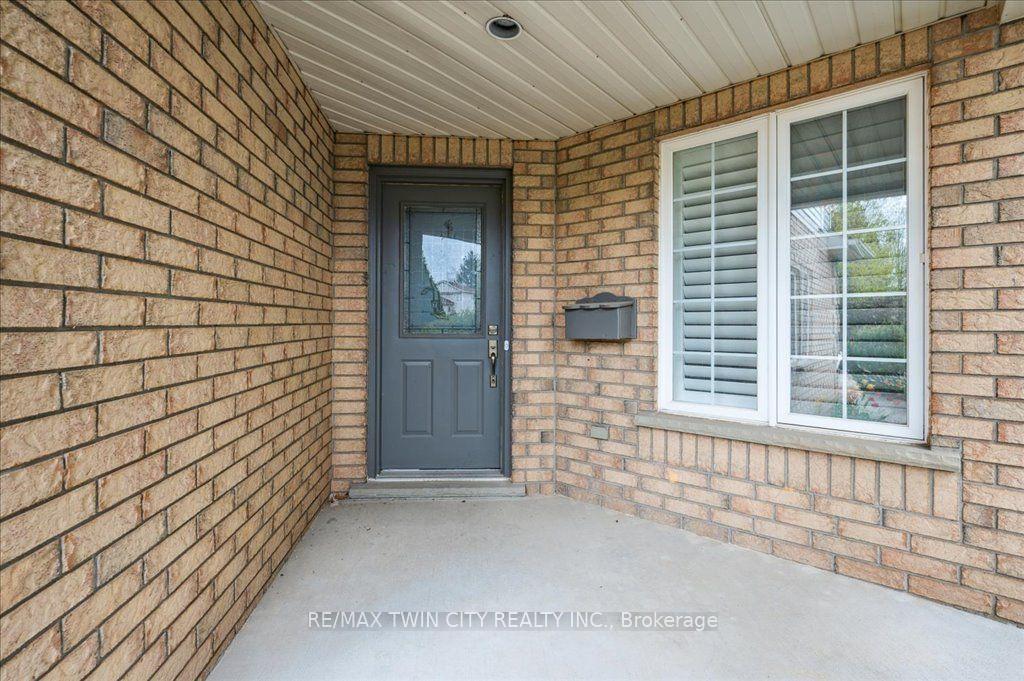 Photo 6 of 537 Havendale Place, Waterloo, Laurelwood — HOMEH
