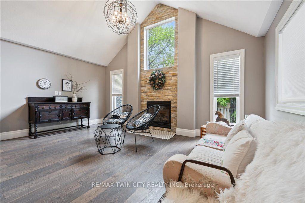 Photo 5 of 537 Havendale Place, Waterloo, Laurelwood — HOMEH