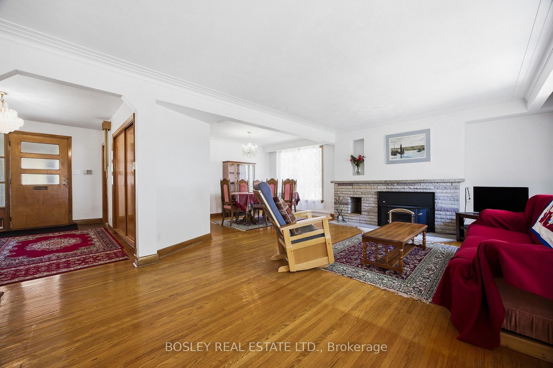 Photo 12 of 133 Sylvan Avenue, Scarborough, Scarborough Village — HOMEH