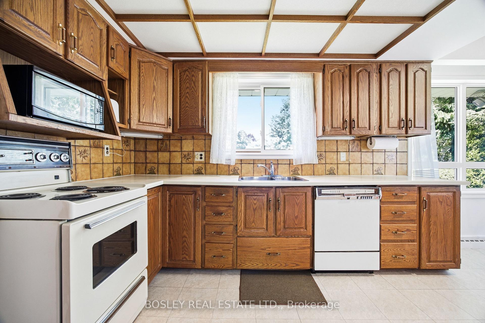 Photo 17 of 133 Sylvan Avenue, Scarborough, Scarborough Village — HOMEH