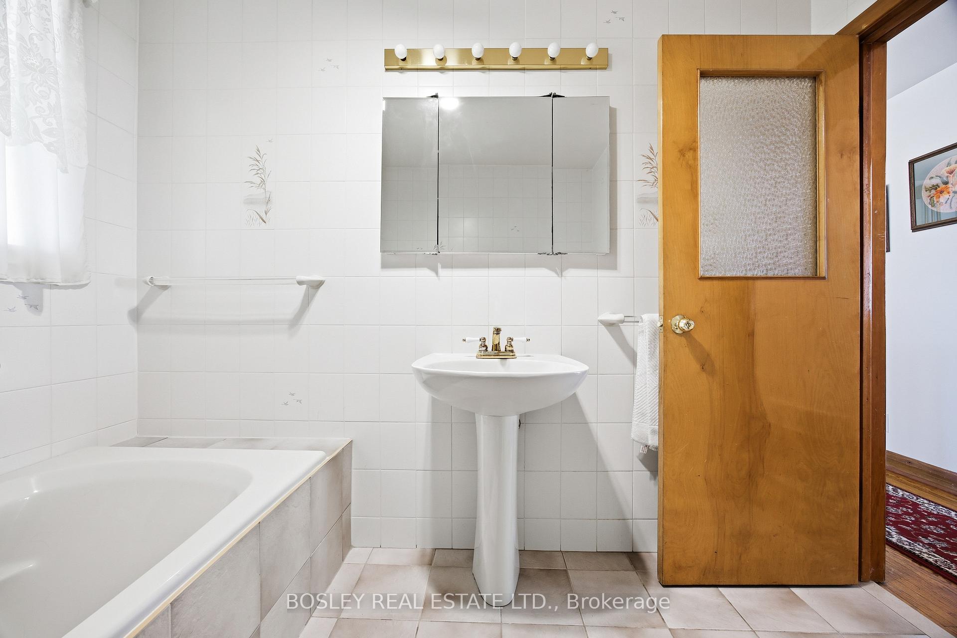 Photo 28 of 133 Sylvan Avenue, Scarborough, Scarborough Village — HOMEH