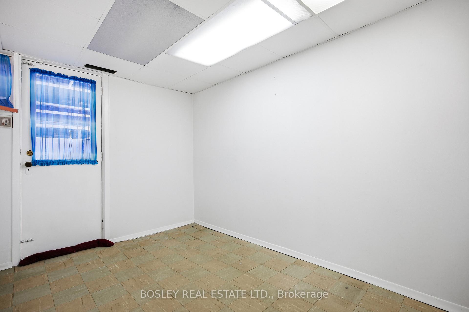 Photo 31 of 133 Sylvan Avenue, Scarborough, Scarborough Village — HOMEH