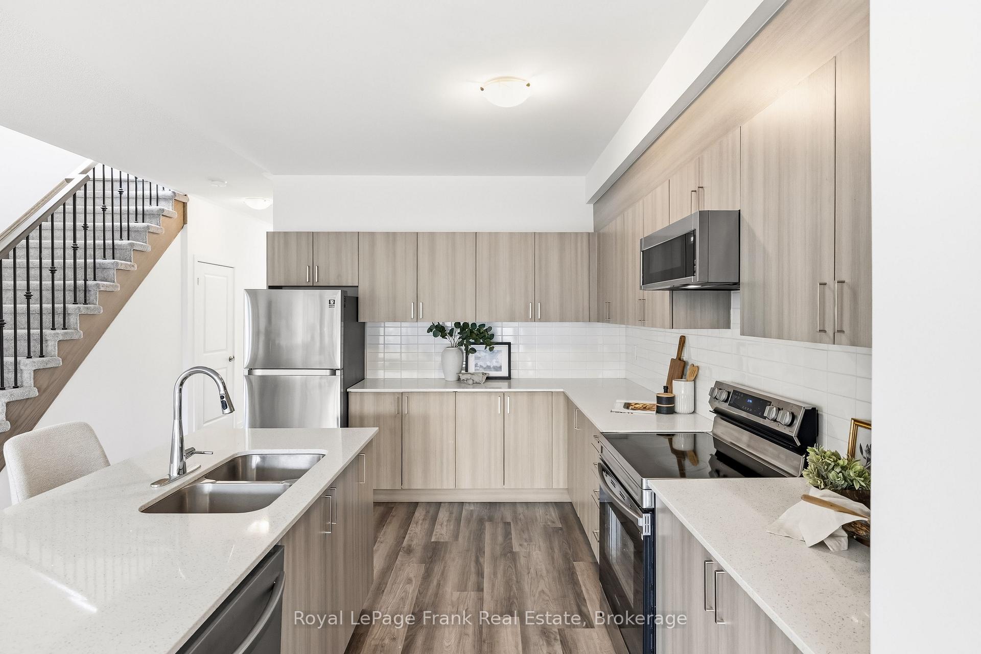 Photo 8 of 63 Pine Gate Place, Whitby, Williamsburg — HOMEH