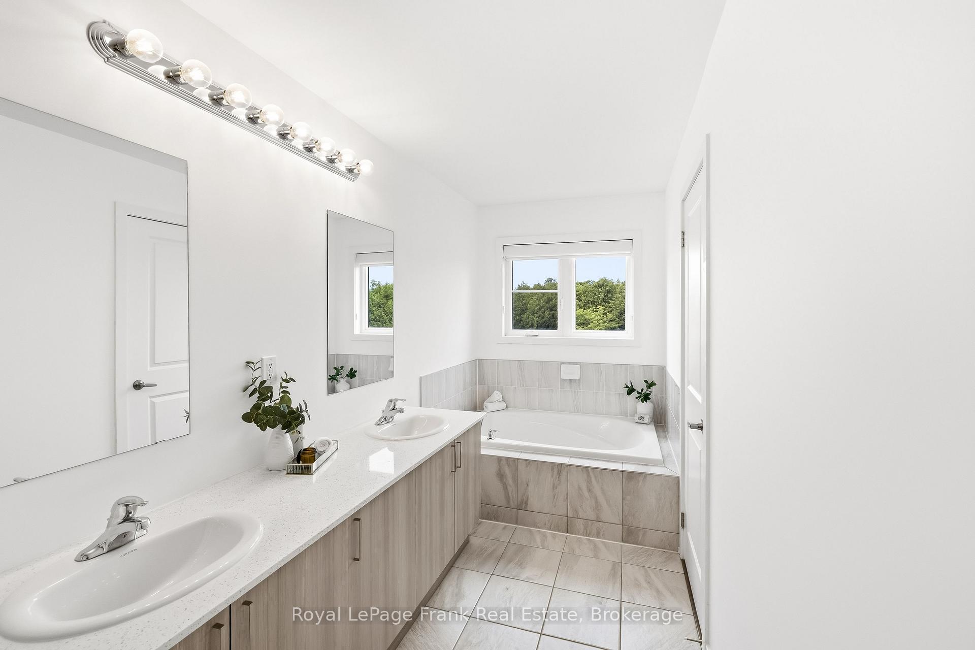 Photo 25 of 63 Pine Gate Place, Whitby, Williamsburg — HOMEH