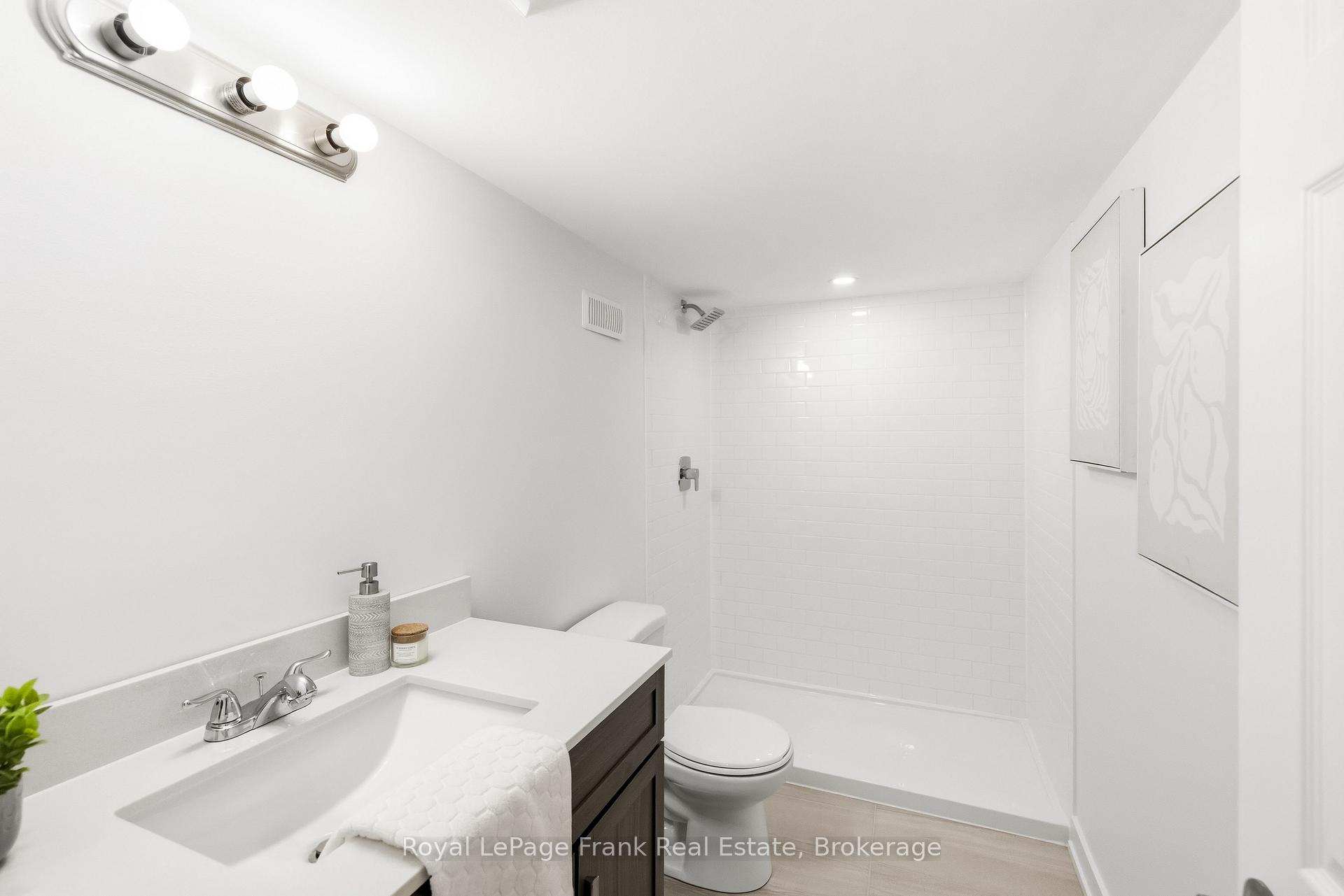 Photo 44 of 63 Pine Gate Place, Whitby, Williamsburg — HOMEH