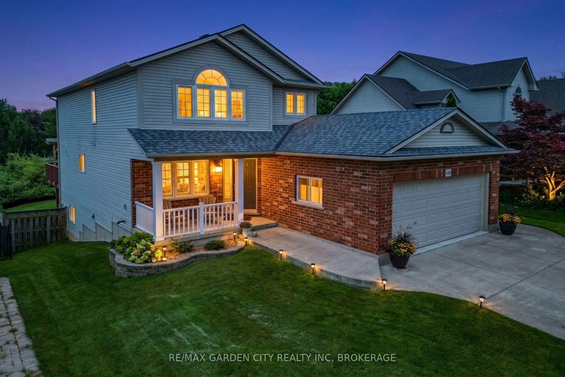 Photo 1 of 4039 Barry Drive, Lincoln, Beamsville — HOMEH