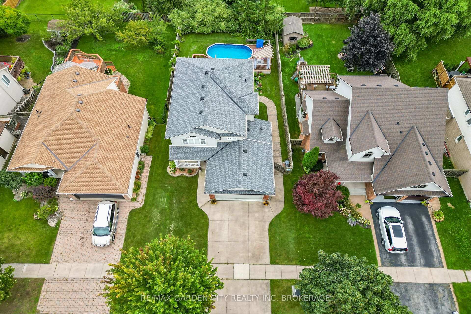 Photo 2 of 4039 Barry Drive, Lincoln, Beamsville — HOMEH