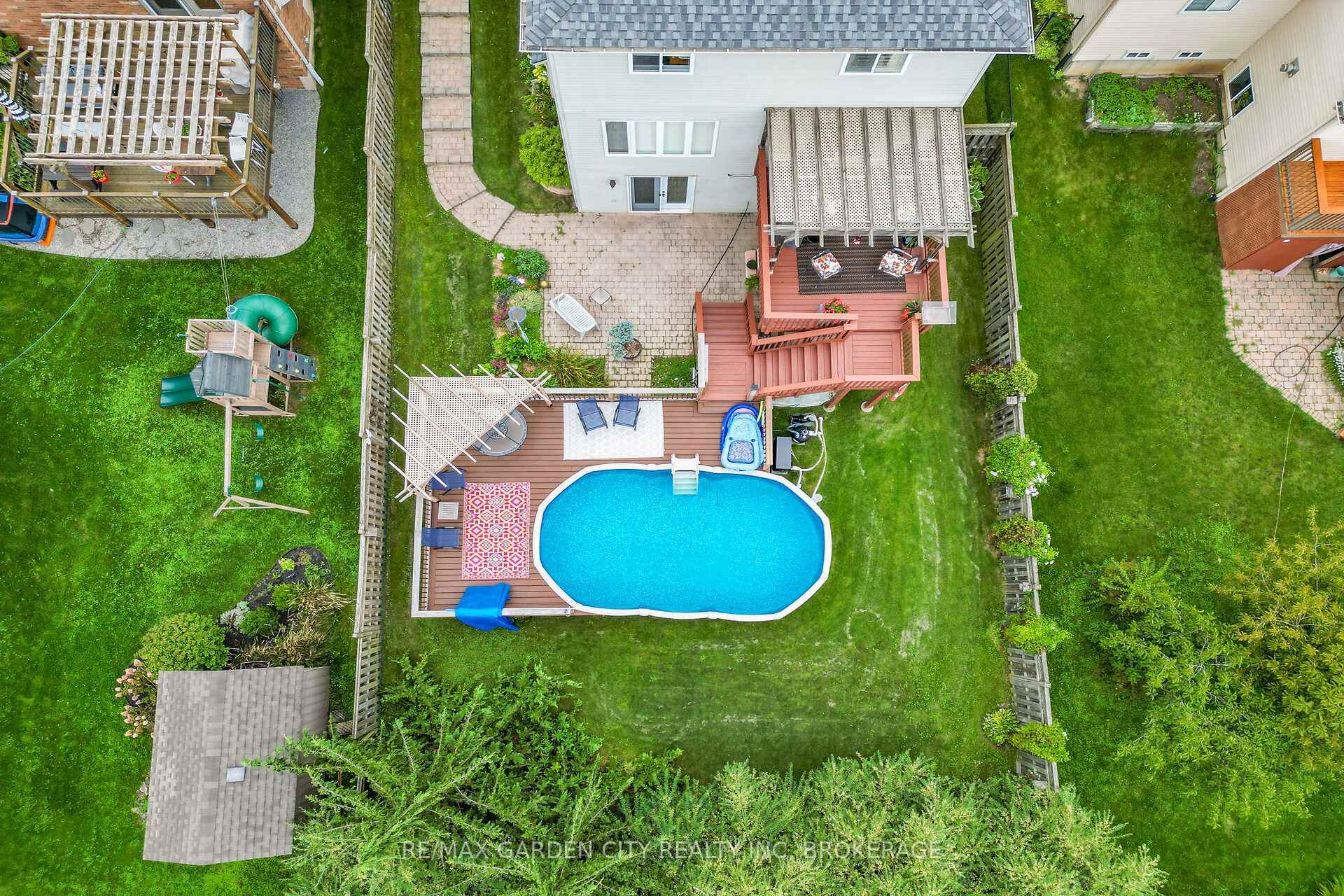 Photo 3 of 4039 Barry Drive, Lincoln, Beamsville — HOMEH