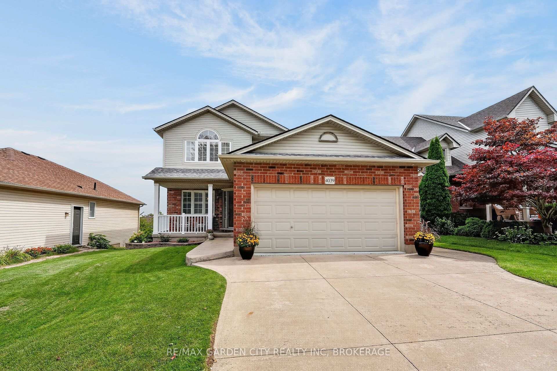 Photo 4 of 4039 Barry Drive, Lincoln, Beamsville — HOMEH