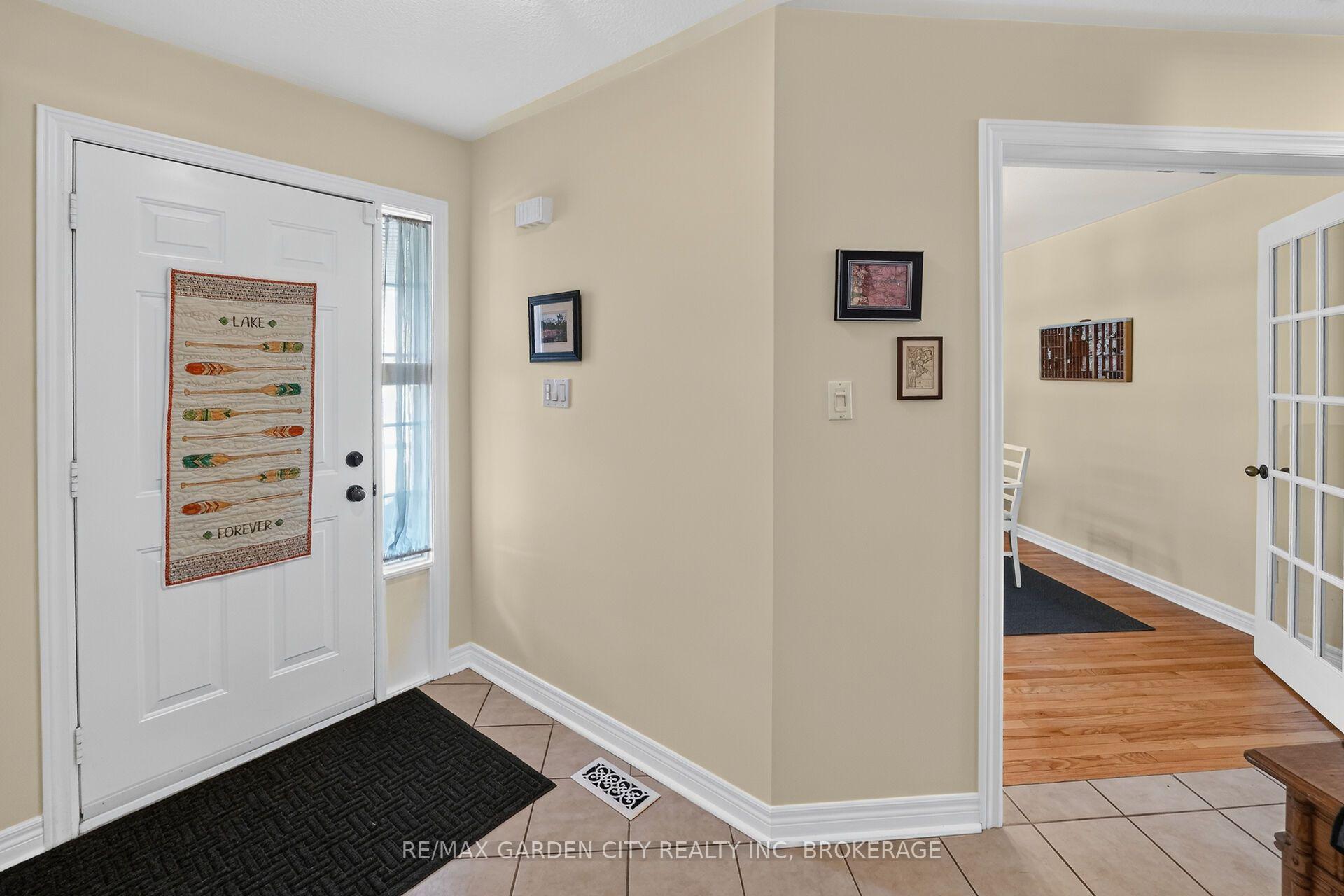 Photo 6 of 4039 Barry Drive, Lincoln, Beamsville — HOMEH