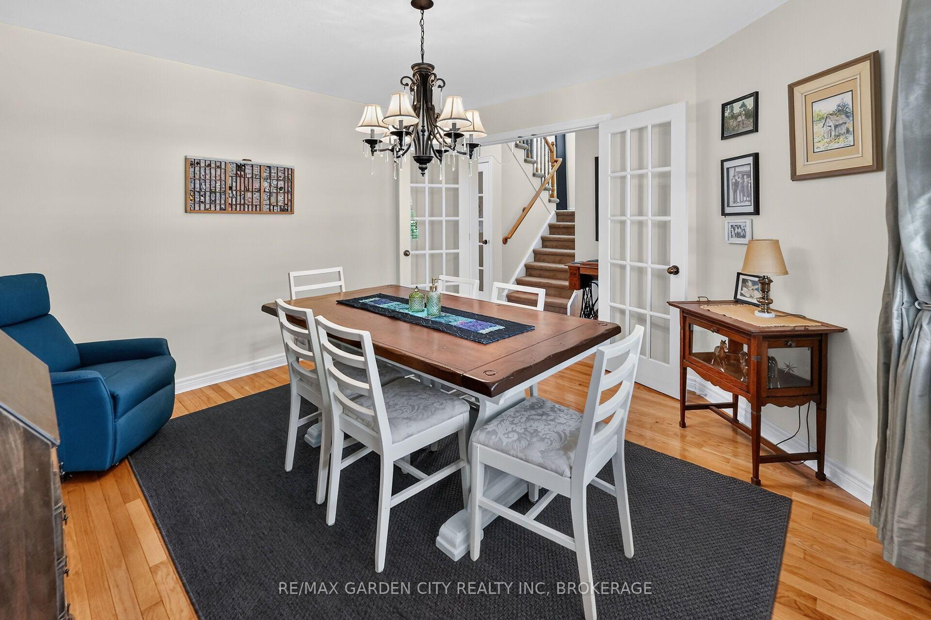 Photo 8 of 4039 Barry Drive, Lincoln, Beamsville — HOMEH