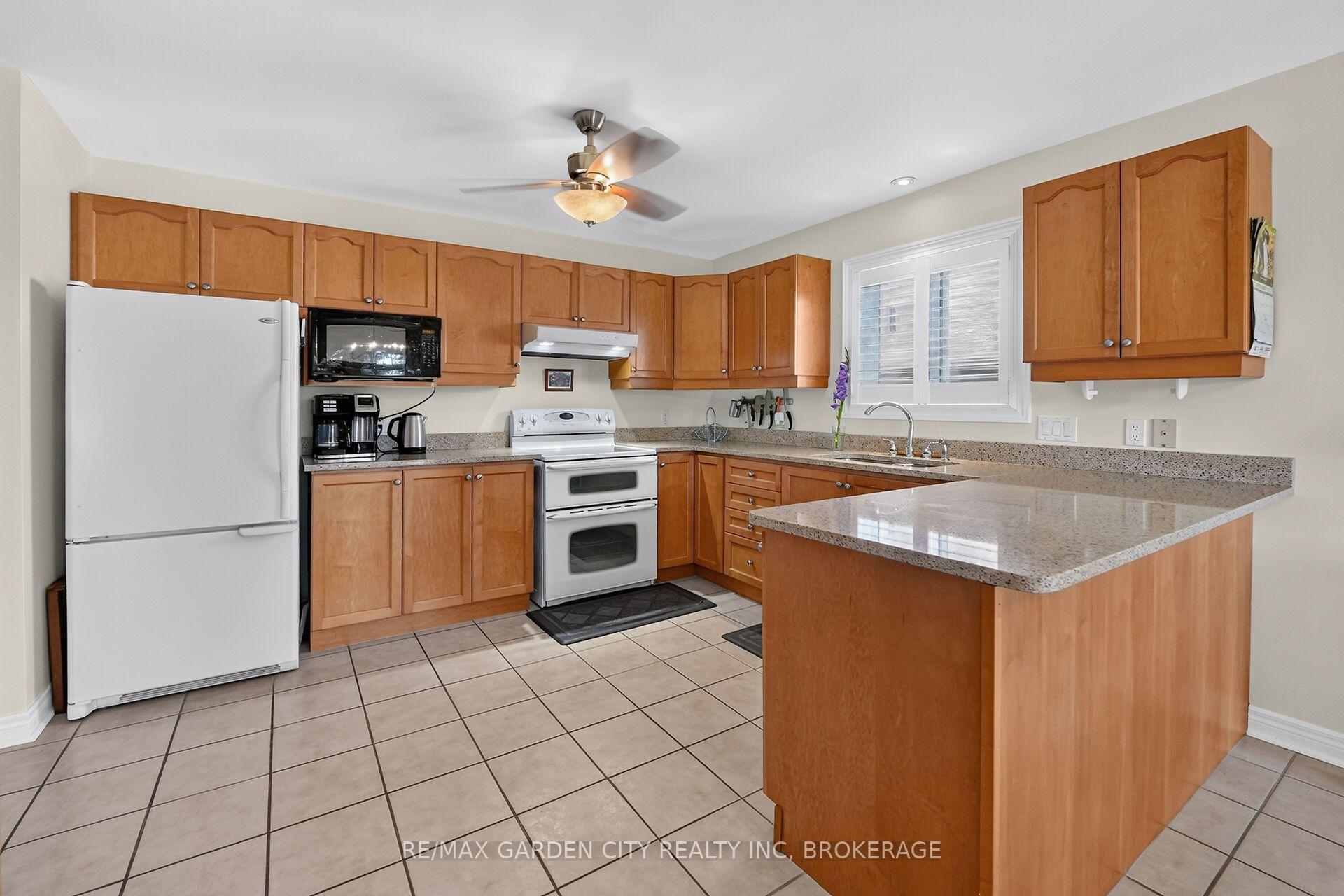 Photo 11 of 4039 Barry Drive, Lincoln, Beamsville — HOMEH